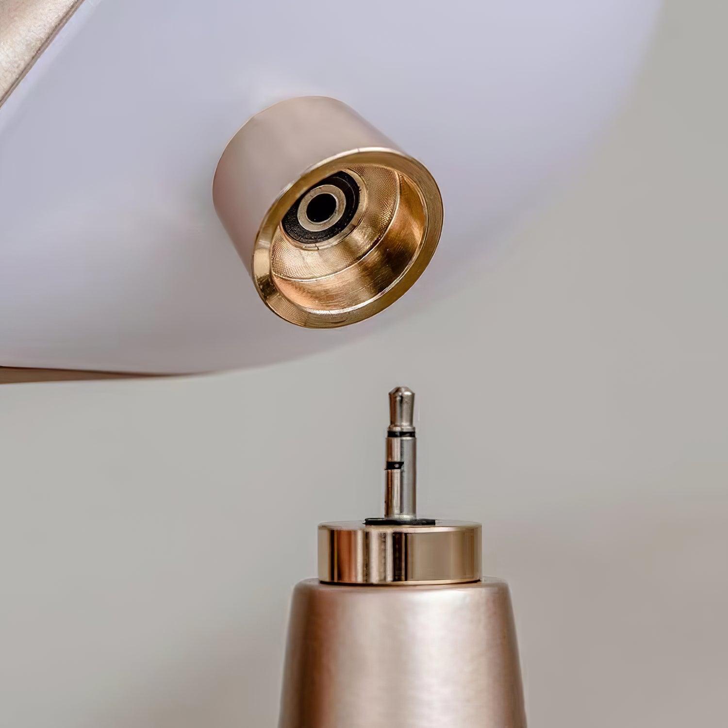 Magpie Art Table Lamp - Blowlighting