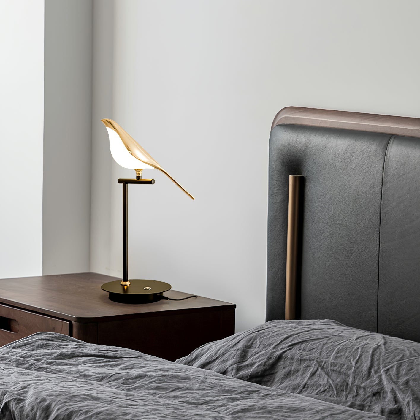 Magpie Perch Table Lamp - Blowlighting