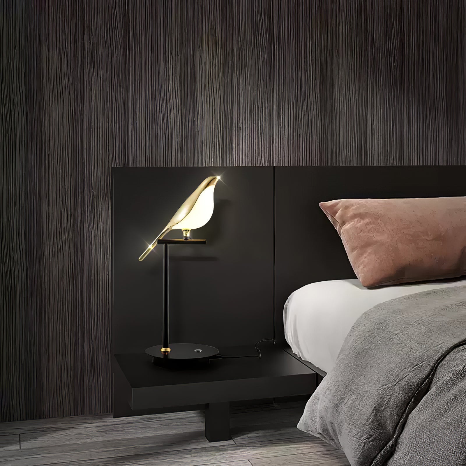 Magpie Perch Table Lamp - Blowlighting