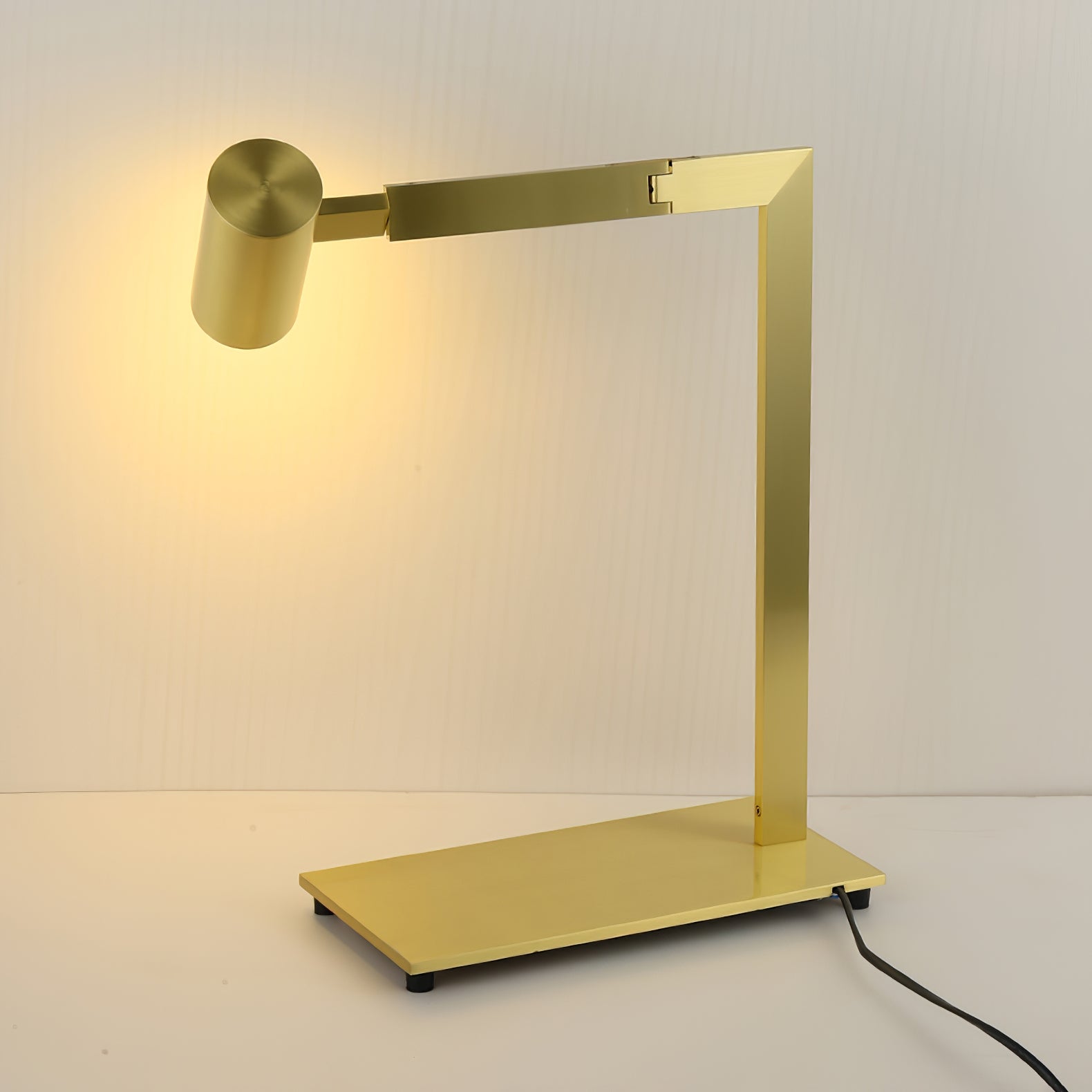 Mahari Table Lamp - Blowlighting