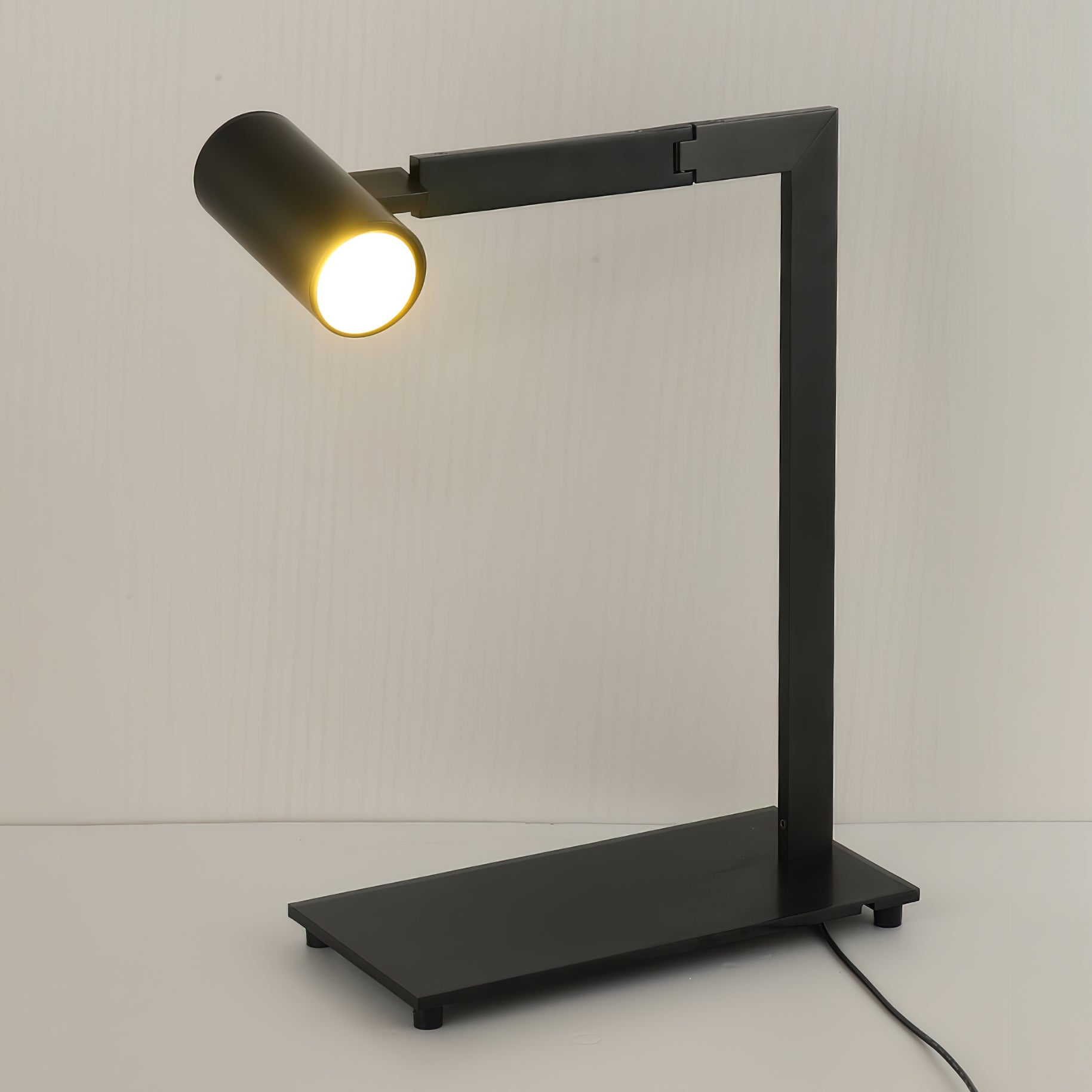 Mahari Table Lamp - Blowlighting