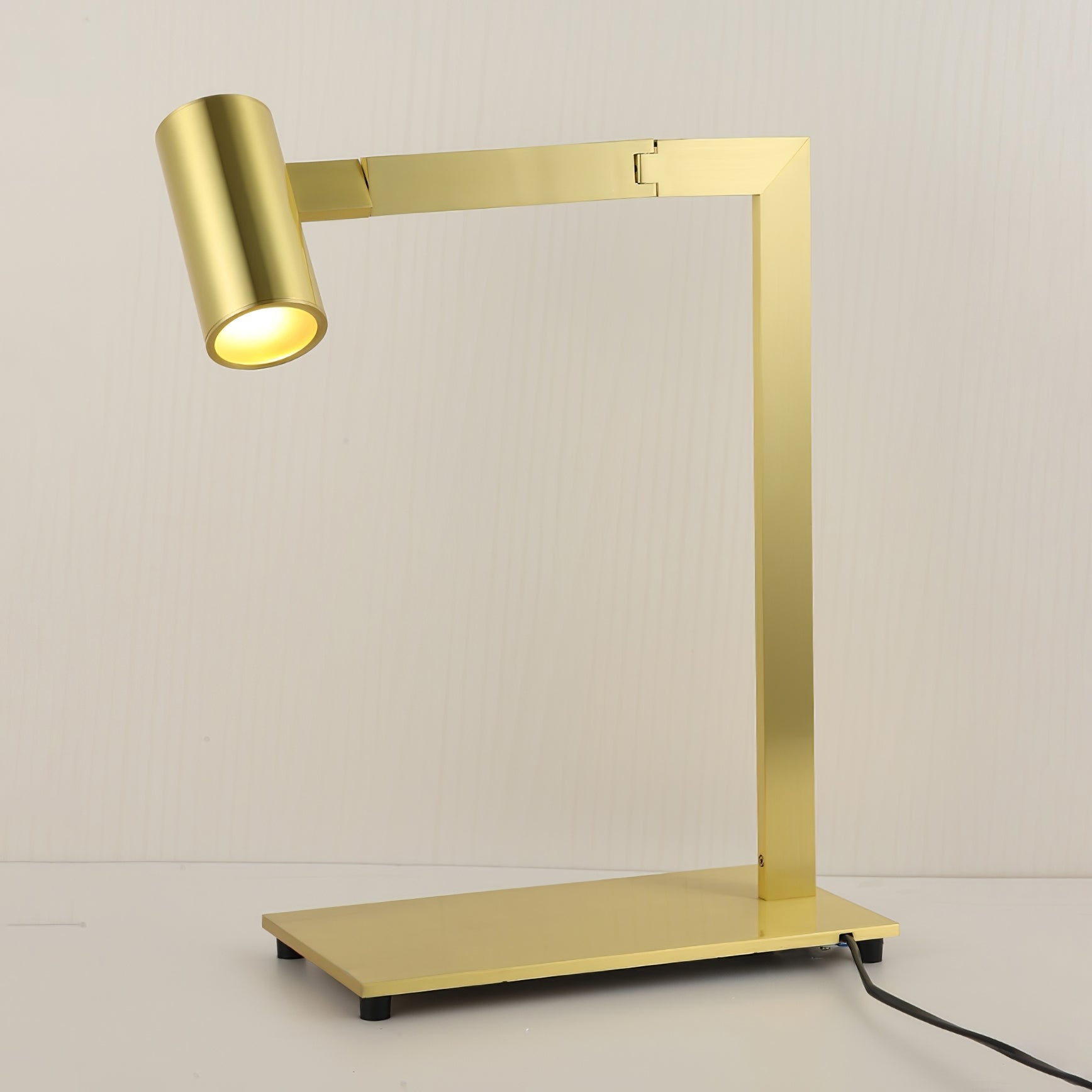 Mahari Table Lamp - Blowlighting