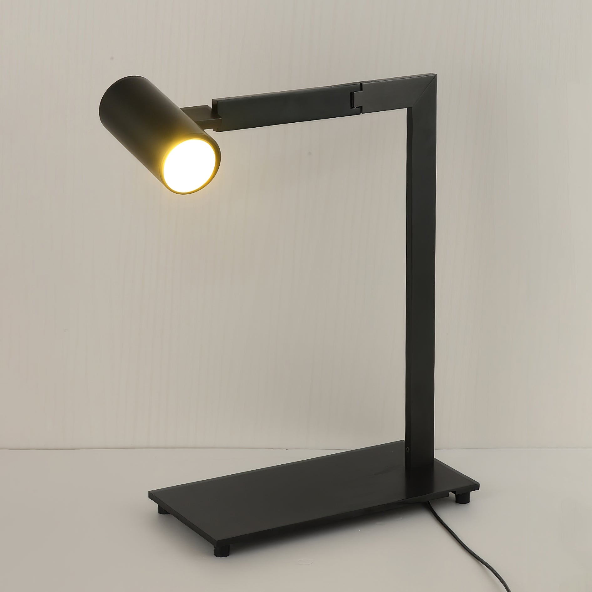 Mahari Table Lamp - Blowlighting