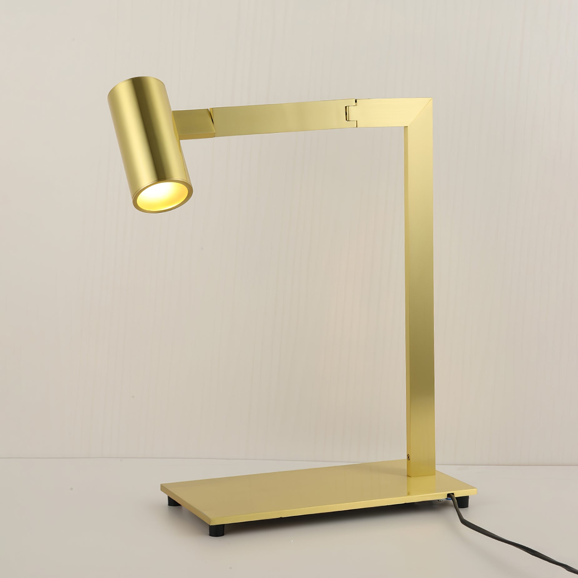 Mahari Table Lamp - Blowlighting