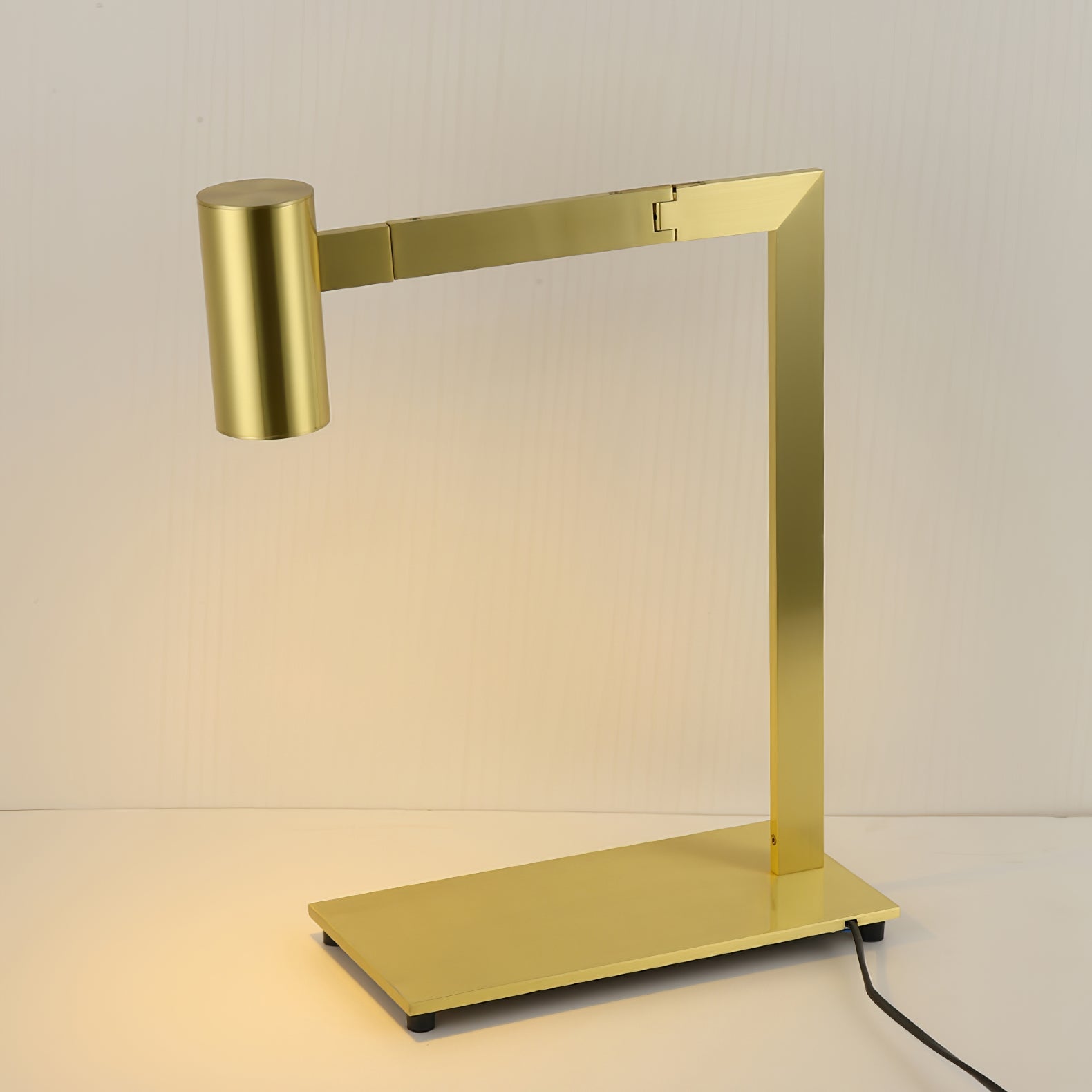 Mahari Table Lamp - Blowlighting