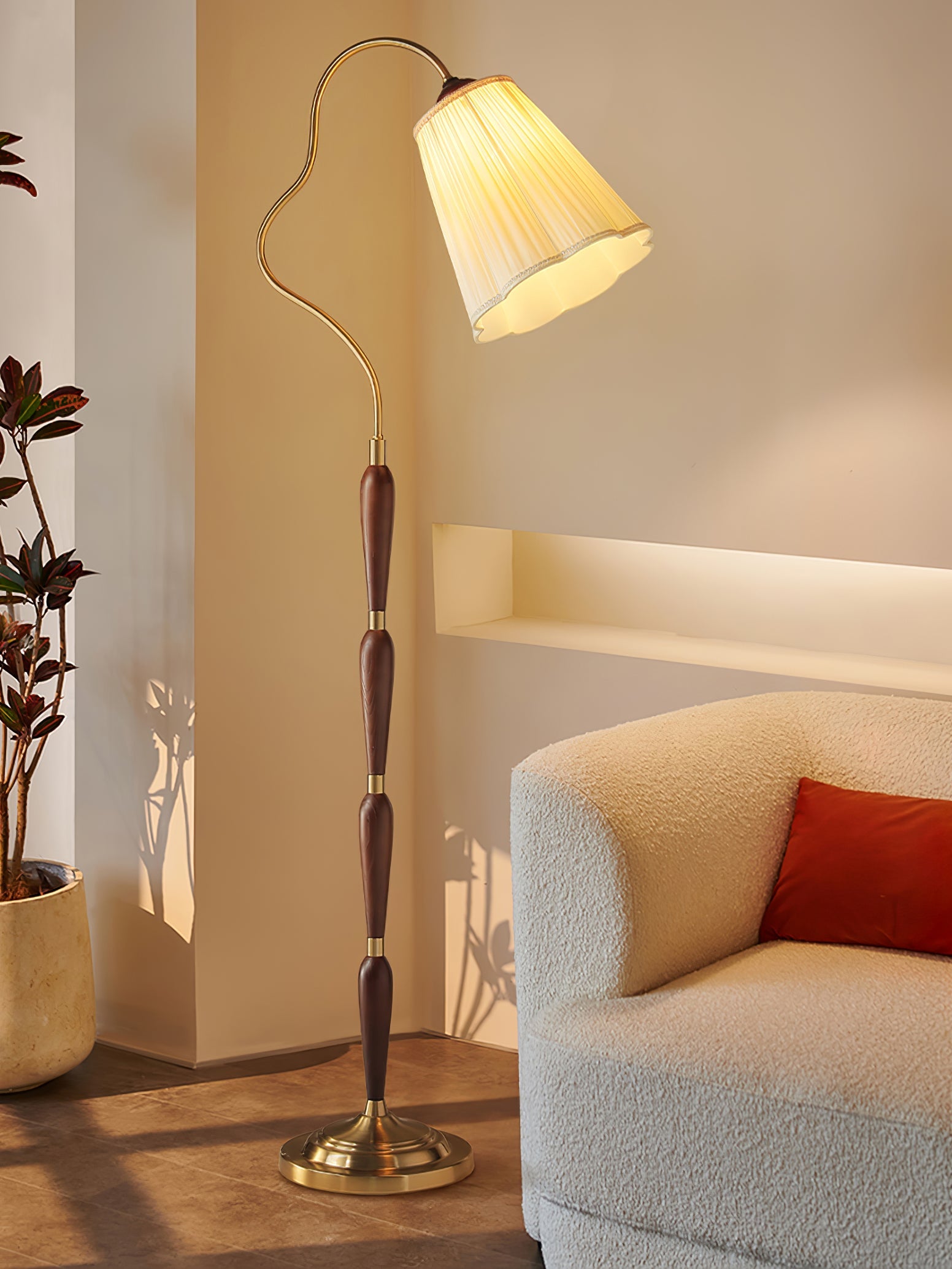 Marcellus Arc Floor Lamp - Blowlighting