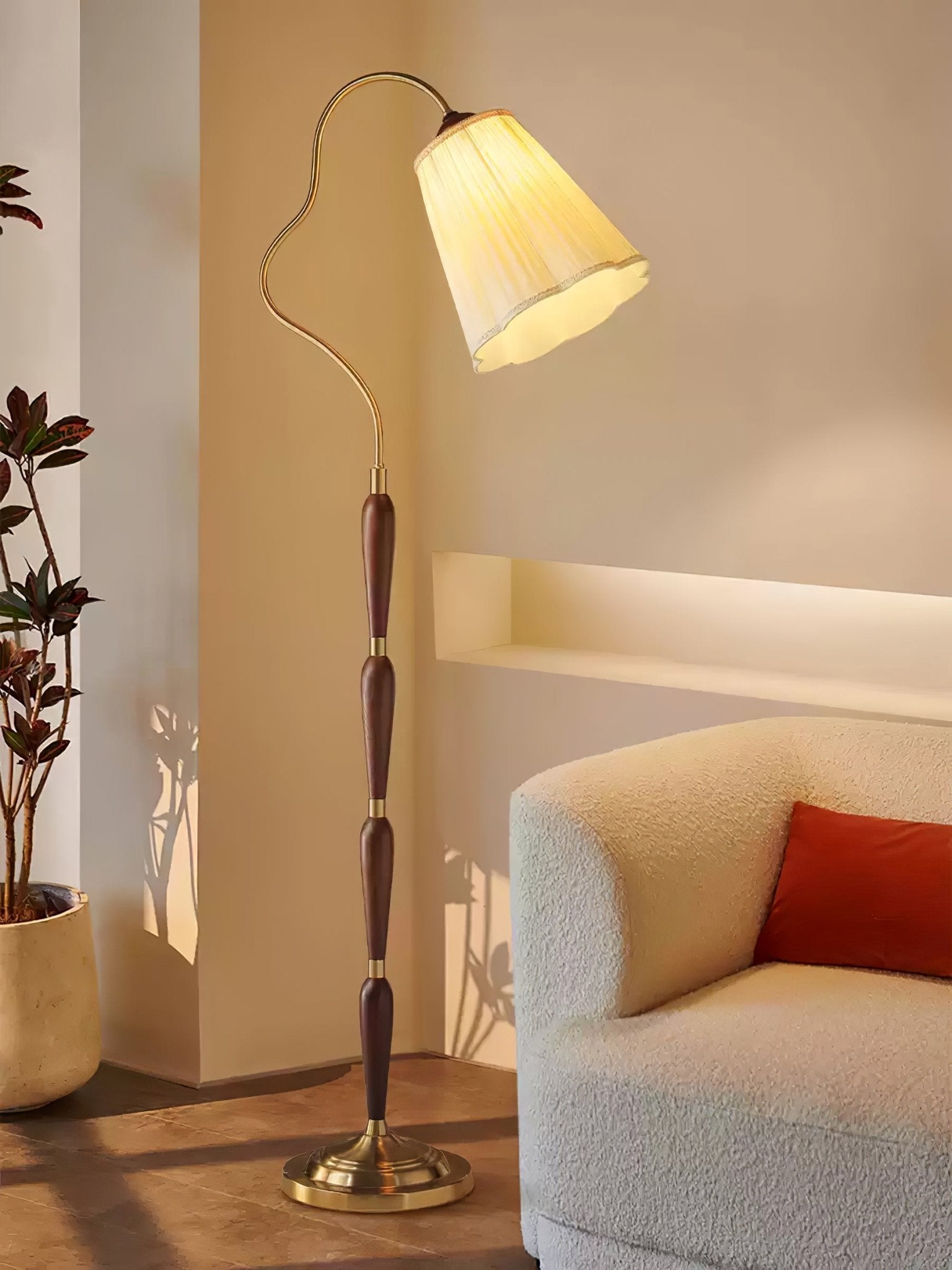 Marcellus Arc Floor Lamp - Blowlighting