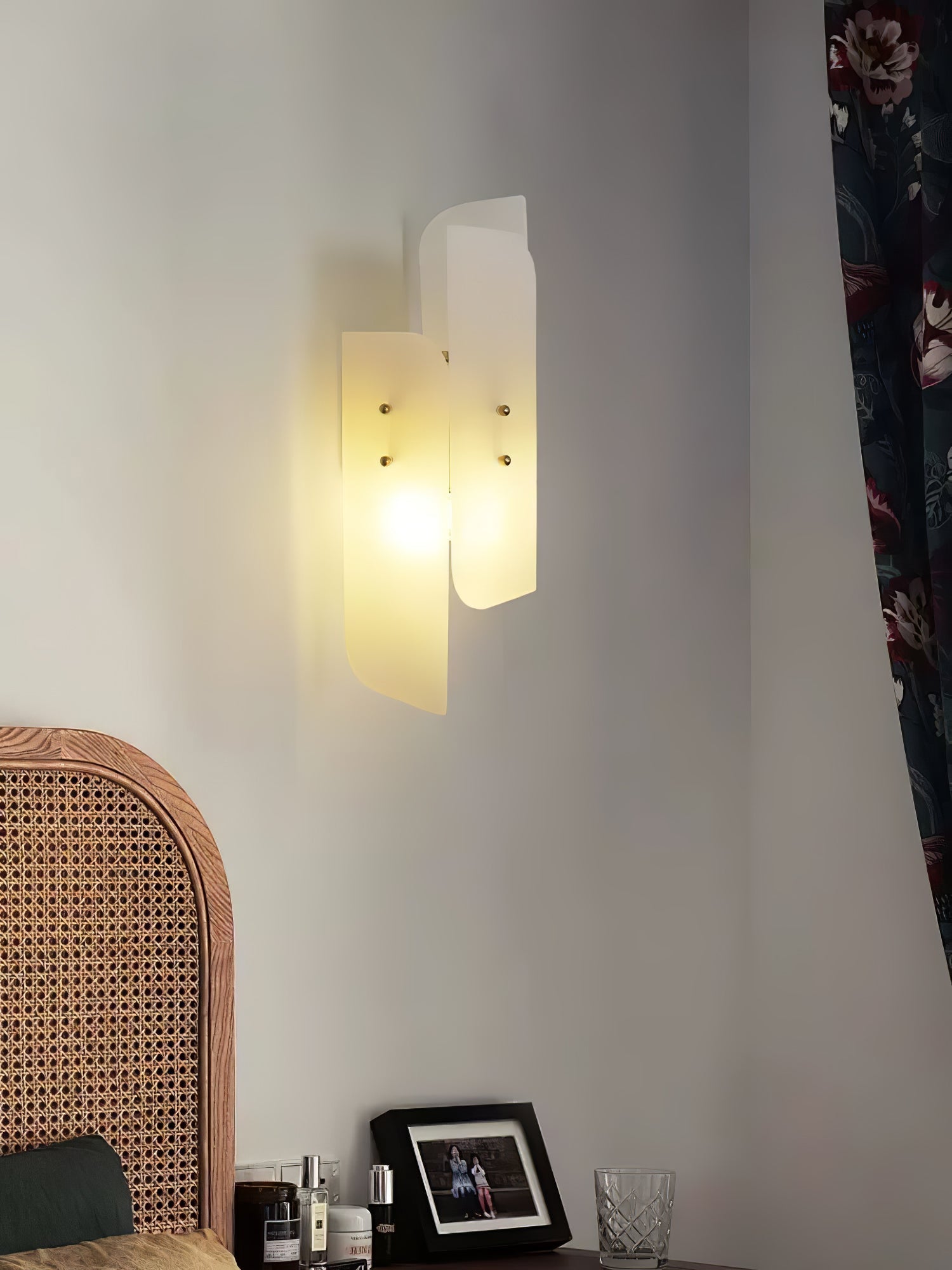 Veyra Alabaster Wall Sconce - Blowlighting