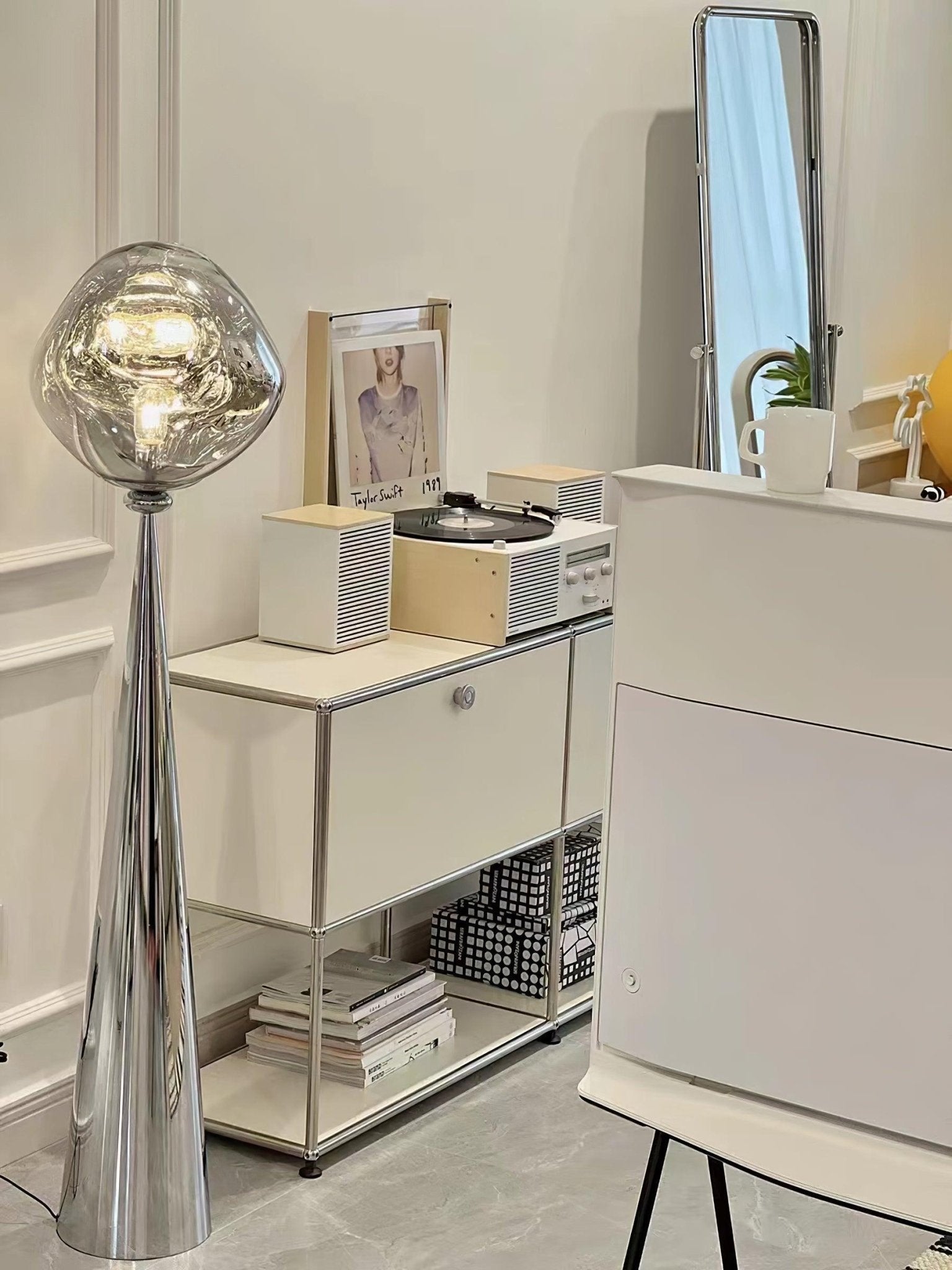 Cone Lava Floor Lamp - Blowlighting