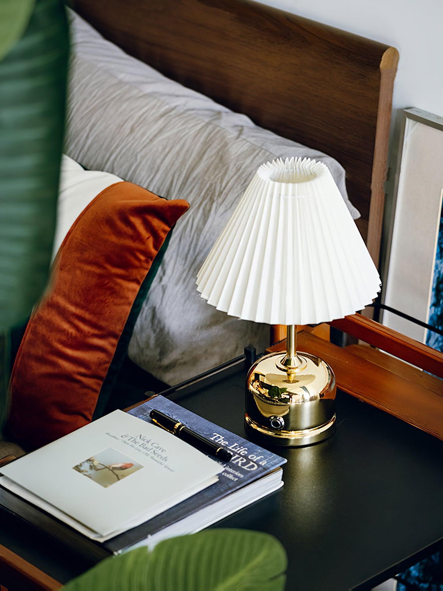 Antique Table Lamp - Blowlighting