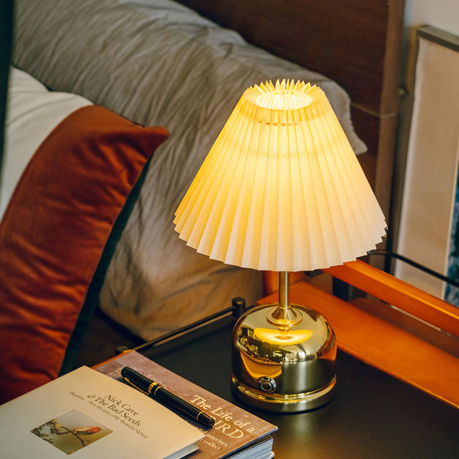 Antique Table Lamp - Blowlighting