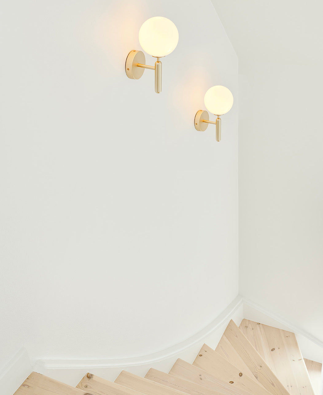 Nordica Plug-in Wall Lamp - Blowlighting