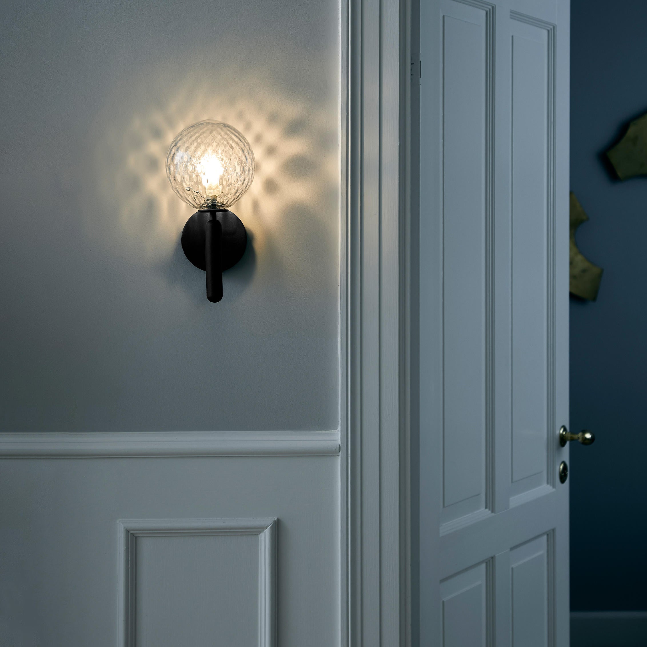 Nordica Plug-in Wall Lamp - Blowlighting