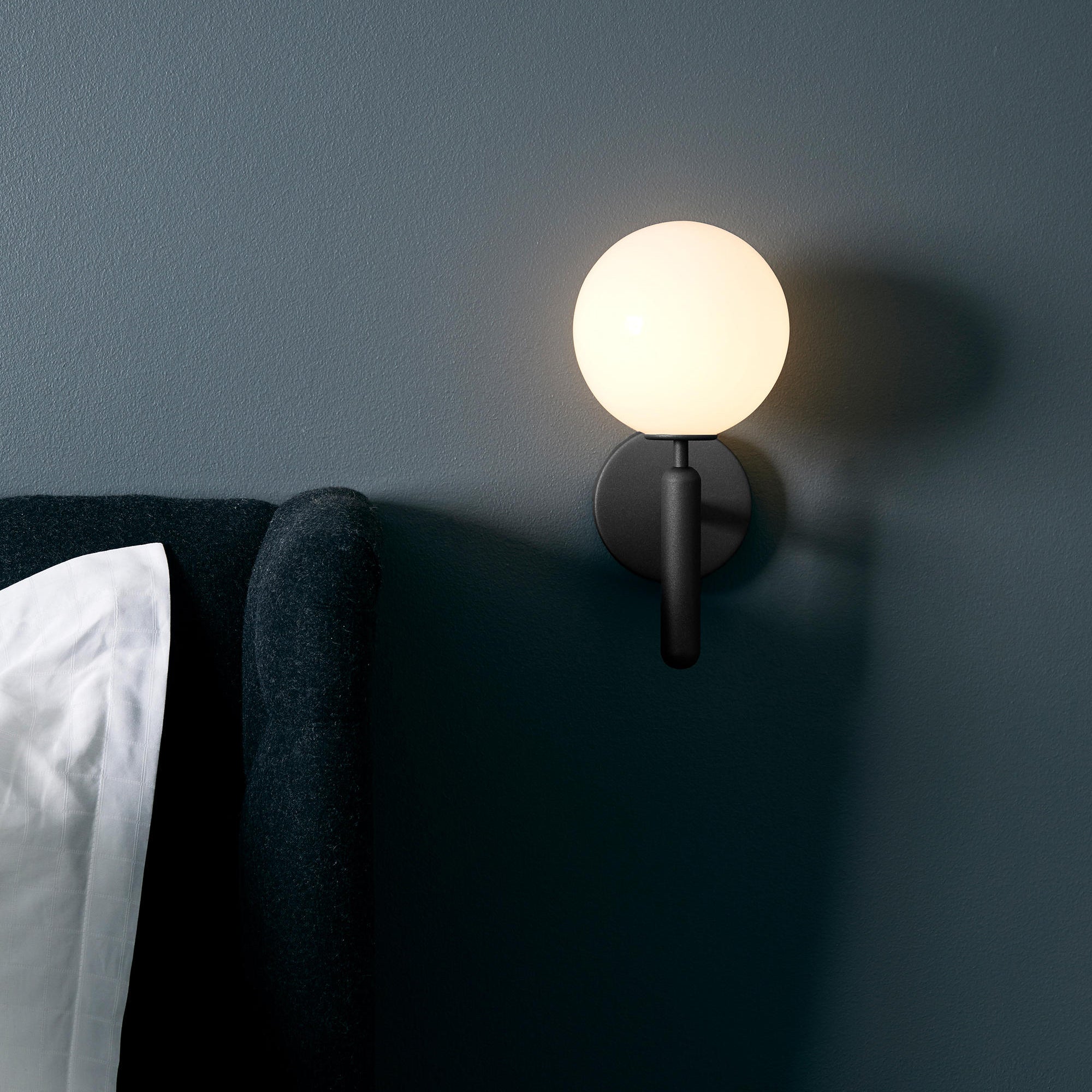 Nordica Plug-in Wall Lamp - Blowlighting