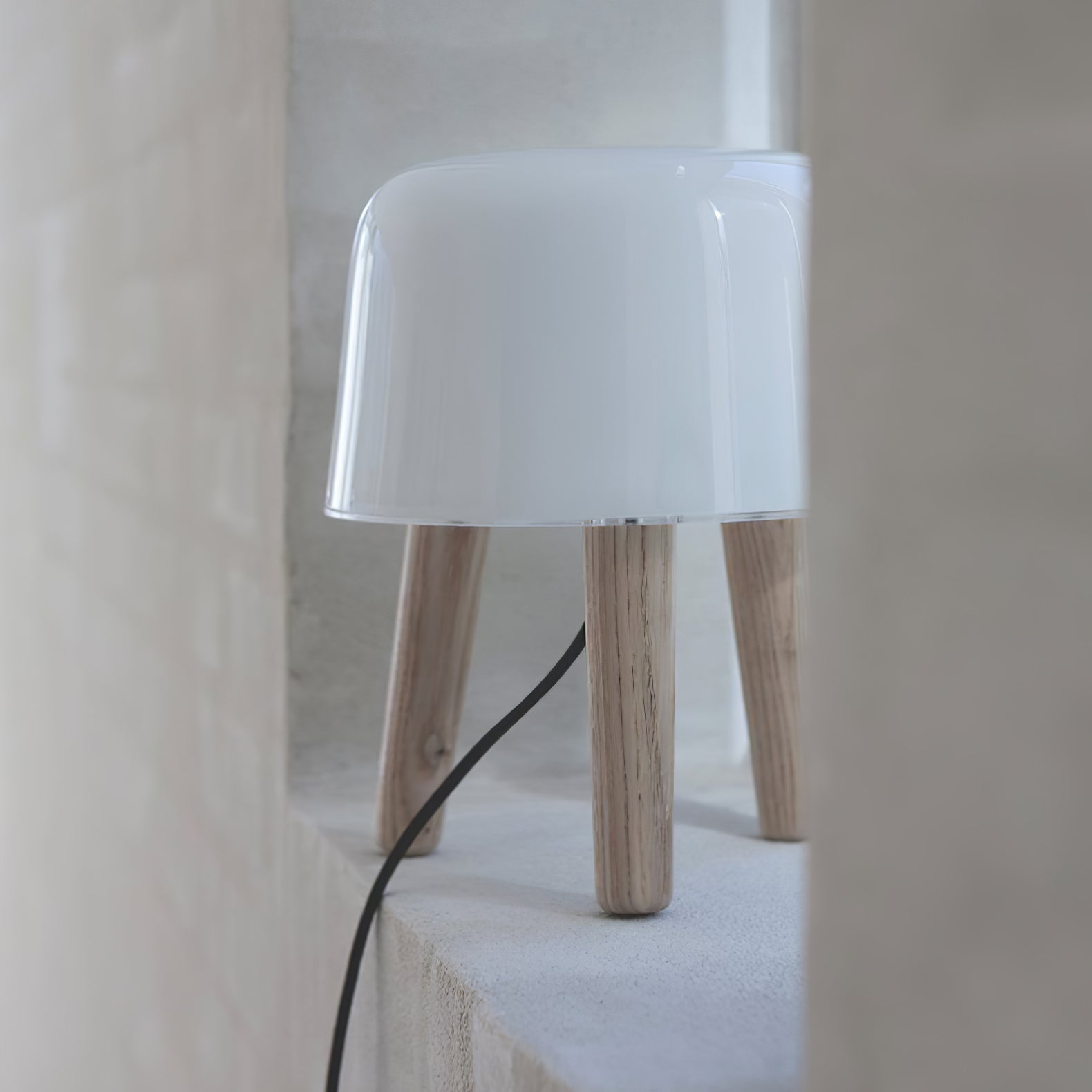 Milk Table Lamp - Blowlighting