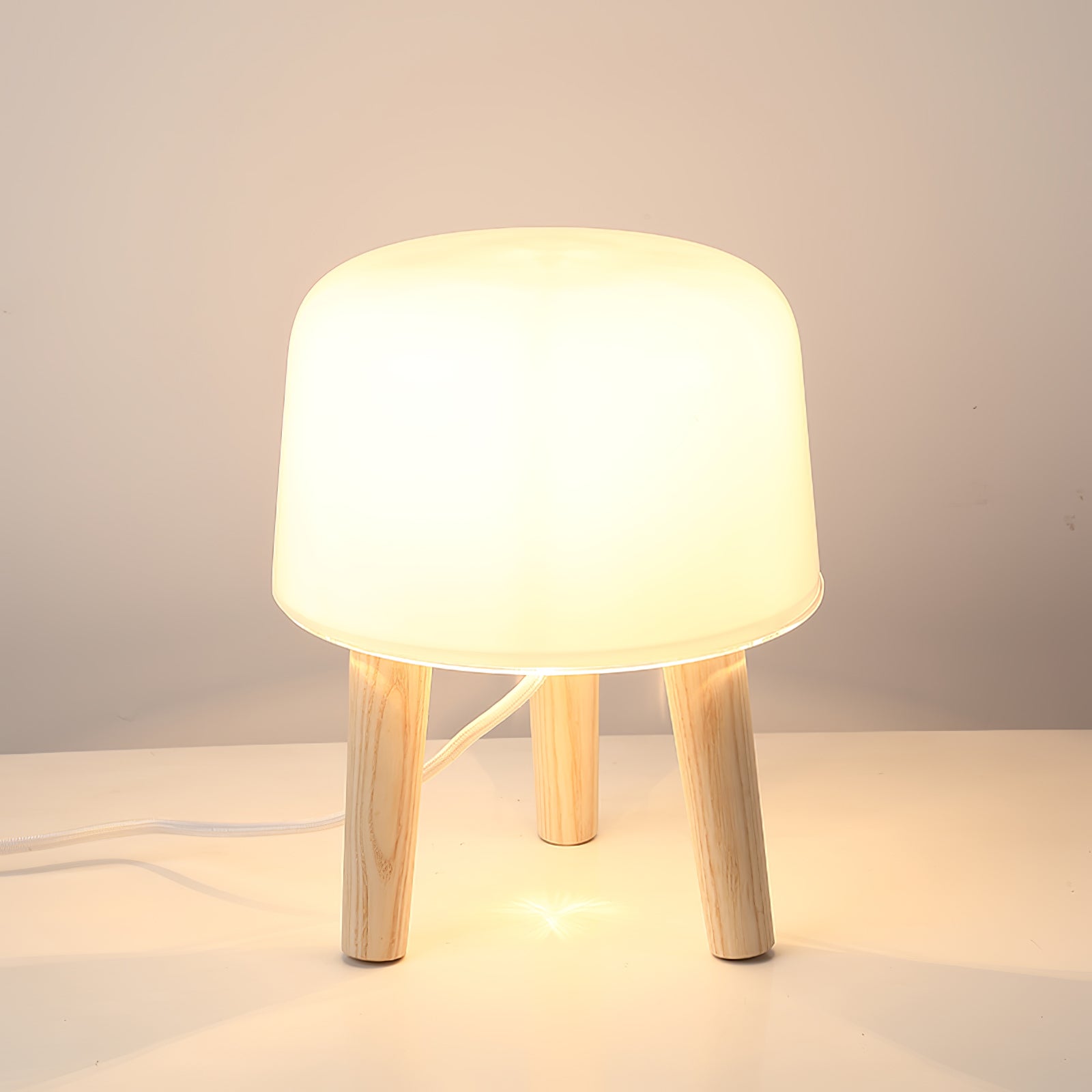 Milk Table Lamp - Blowlighting