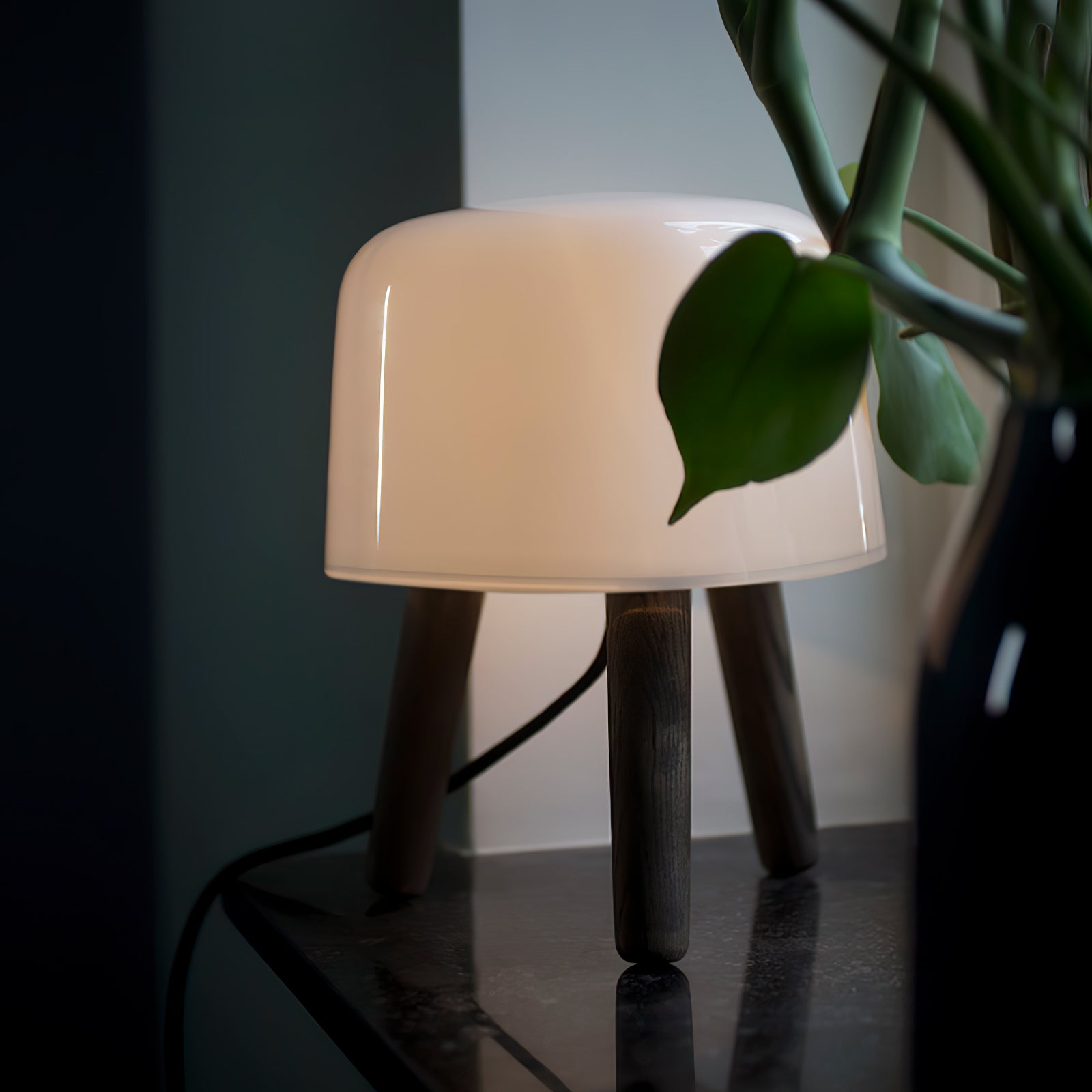 Milk Table Lamp - Blowlighting