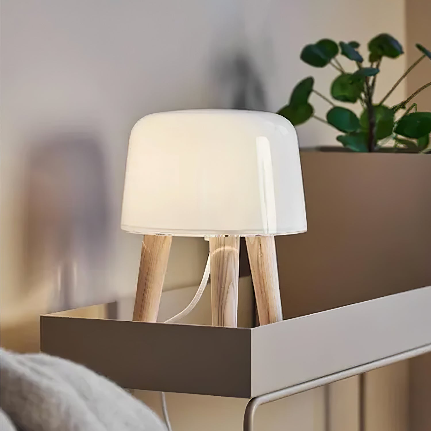 Milk Table Lamp - Blowlighting