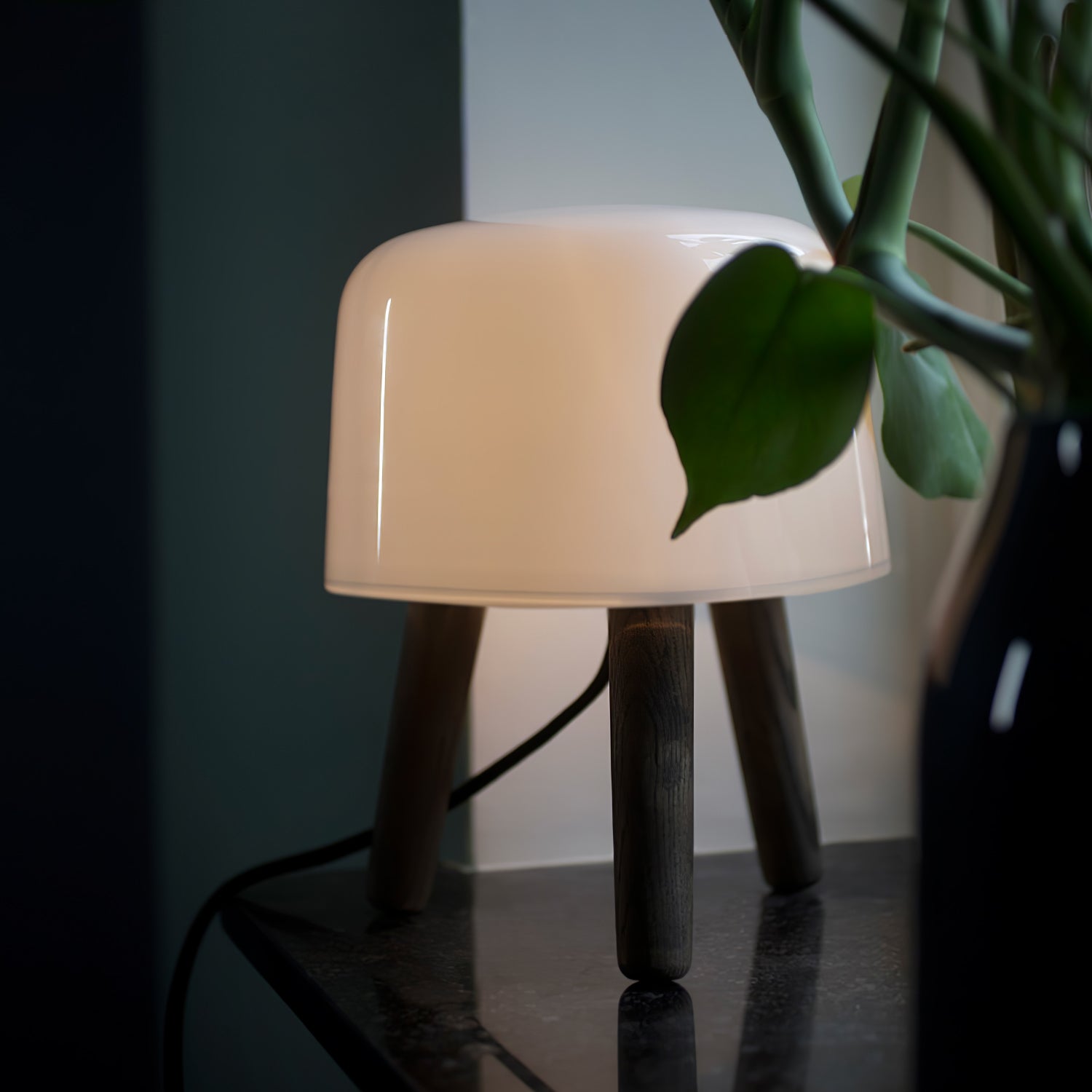 Milk Table Lamp - Blowlighting