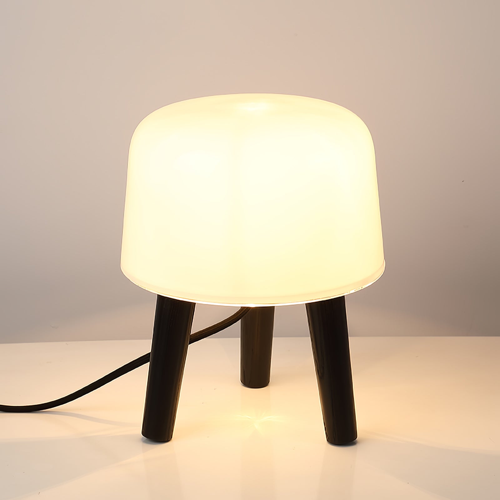 Milk Table Lamp - Blowlighting