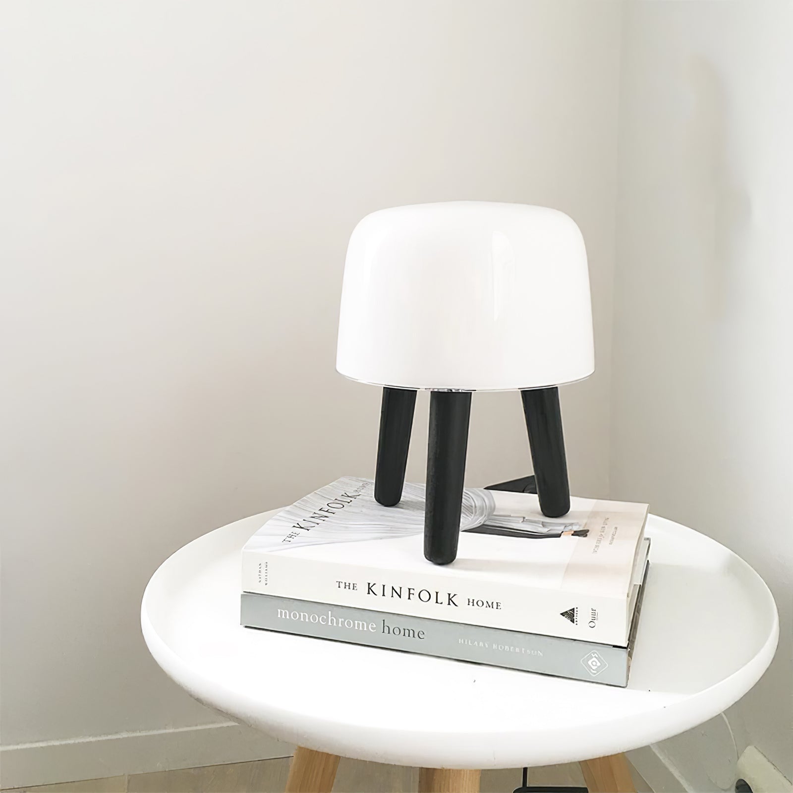 Milk Table Lamp - Blowlighting