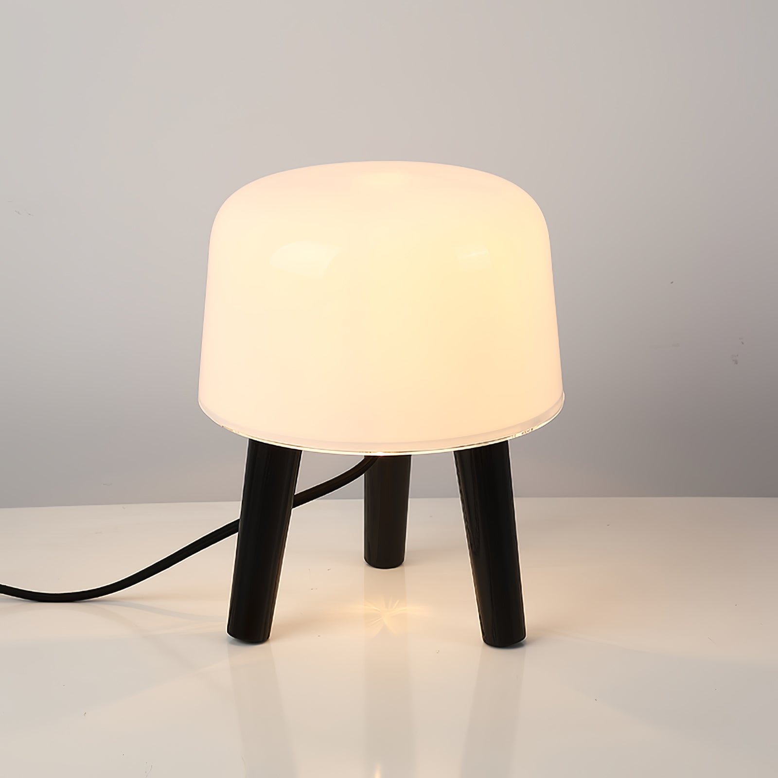 Milk Table Lamp - Blowlighting