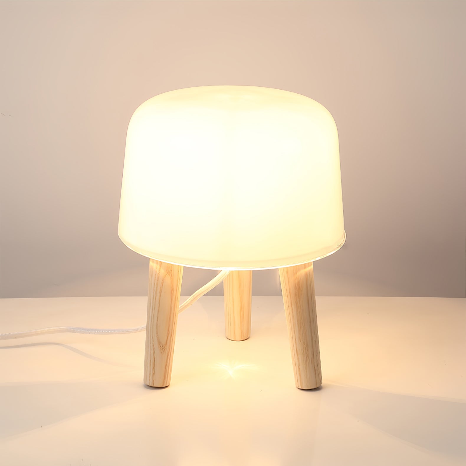 Milk Table Lamp - Blowlighting