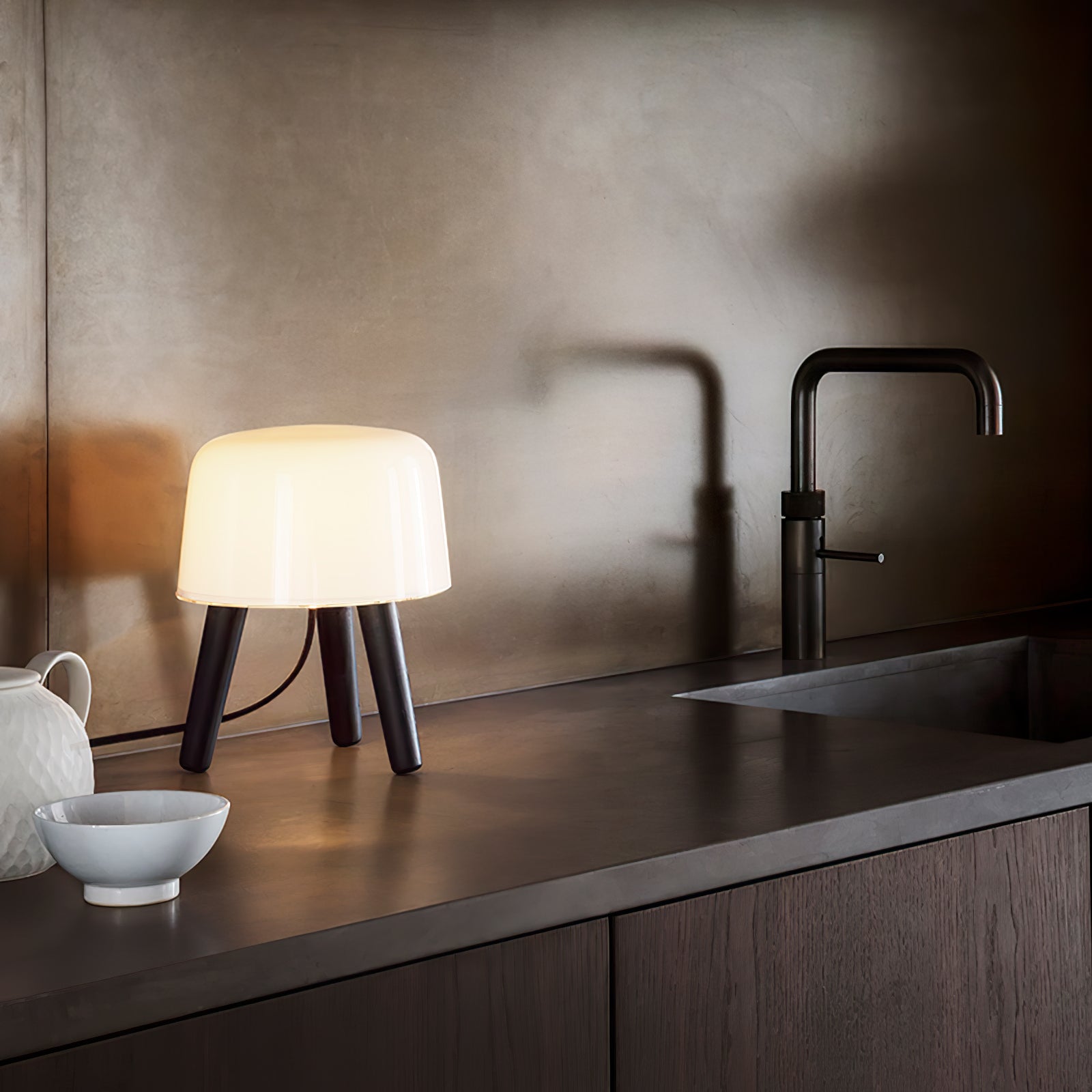 Milk Table Lamp - Blowlighting