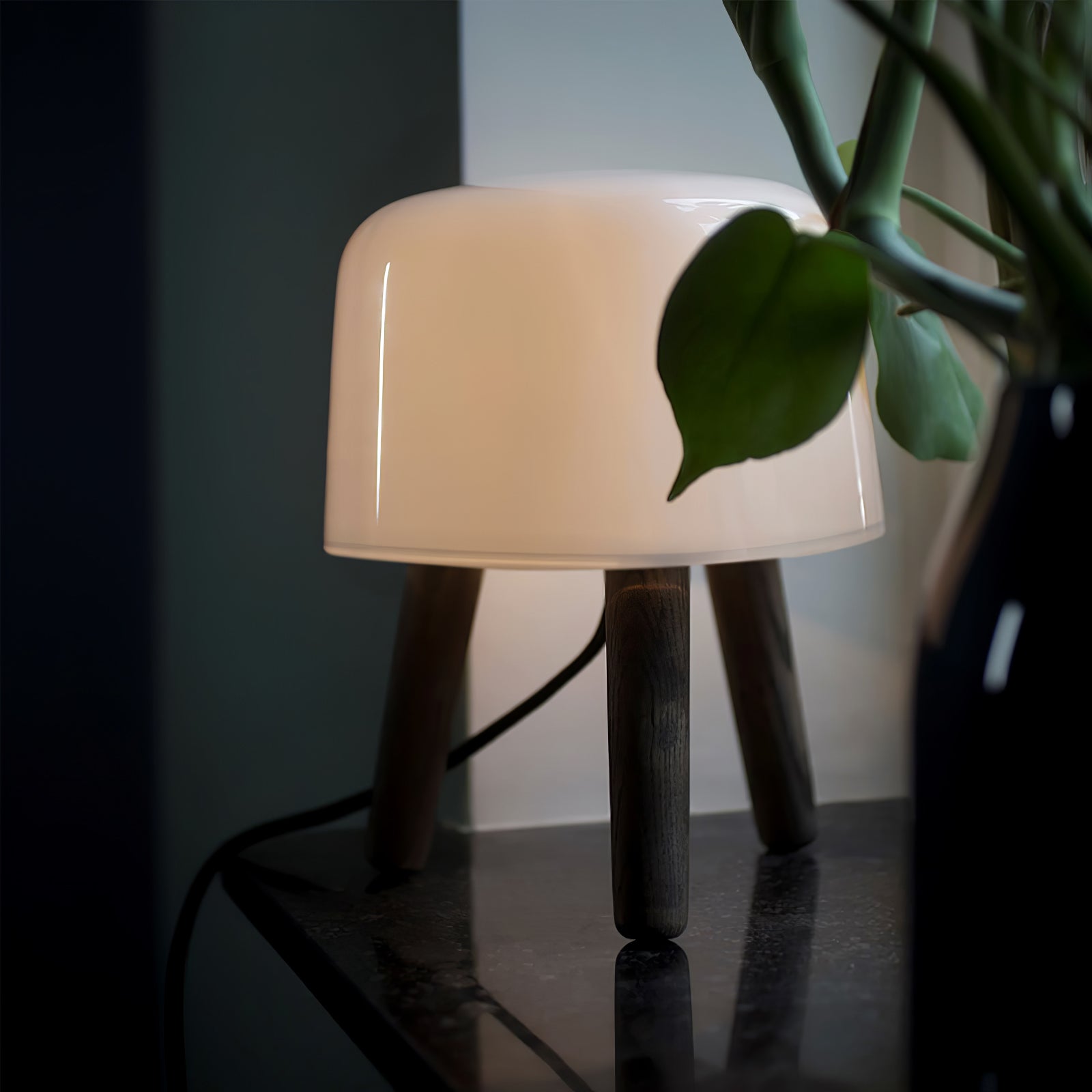 Milk Table Lamp - Blowlighting