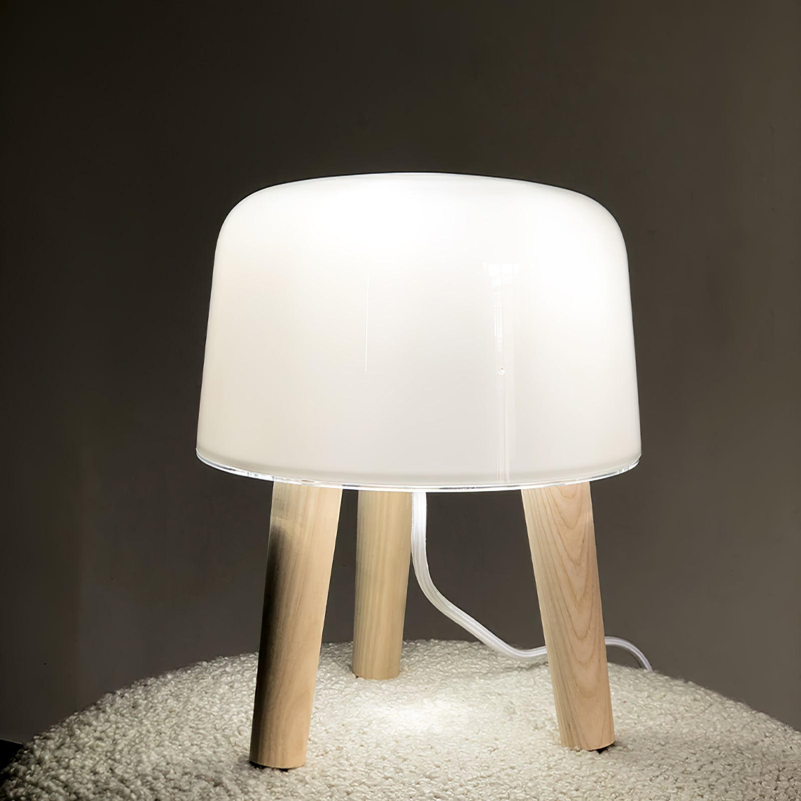 Milk Table Lamp - Blowlighting