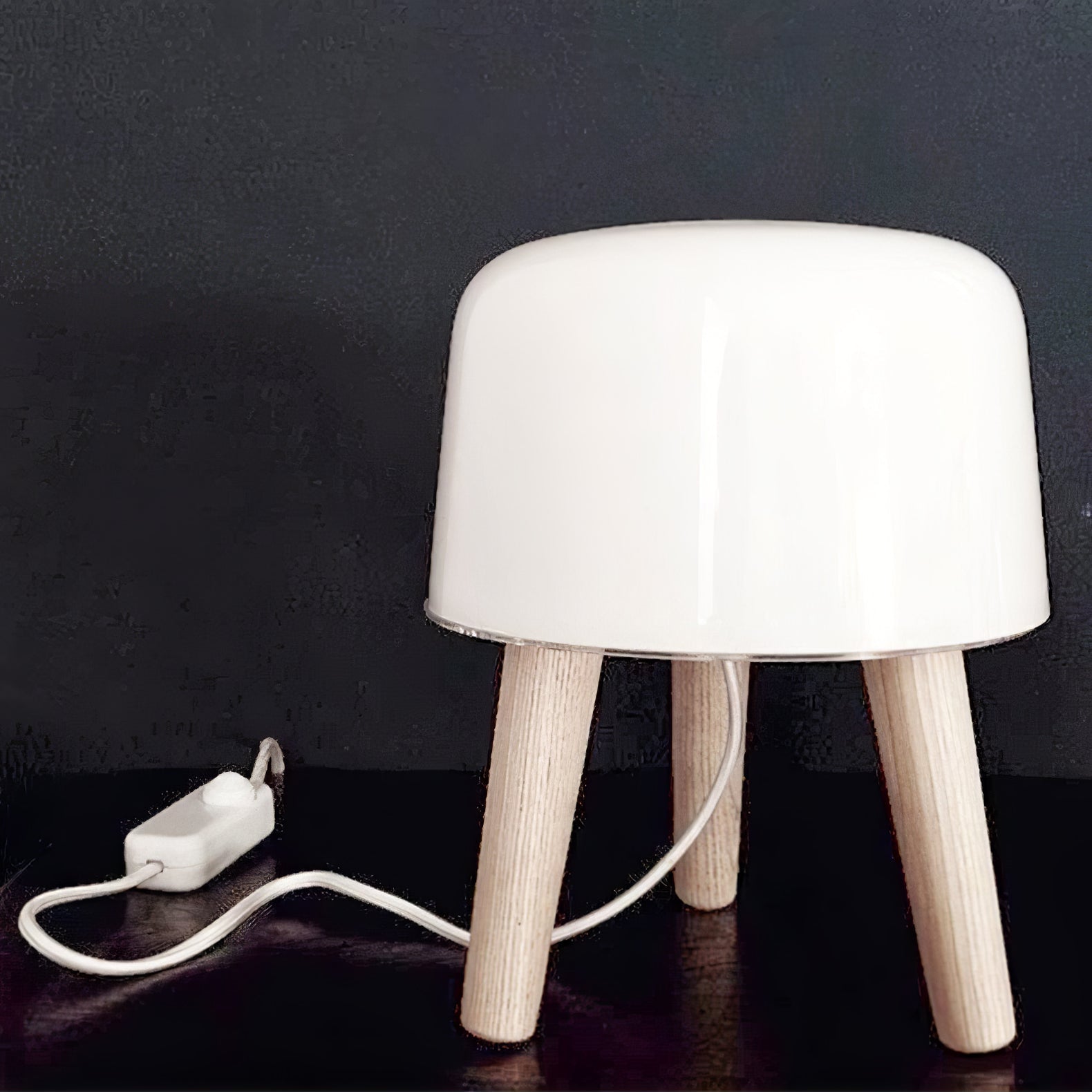 Milk Table Lamp - Blowlighting