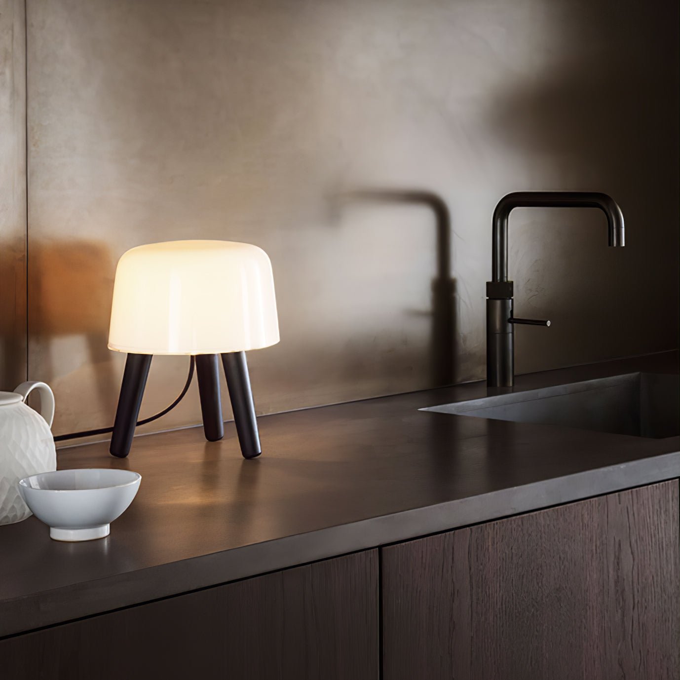Milk Table Lamp - Blowlighting