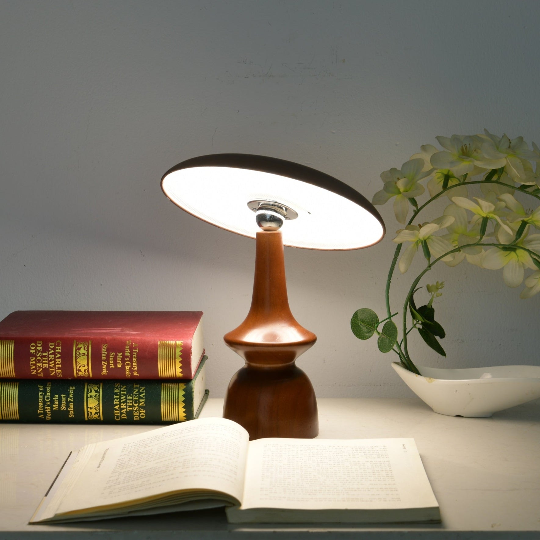 Orbis Vintage Wood Table Lamp - Blowlighting