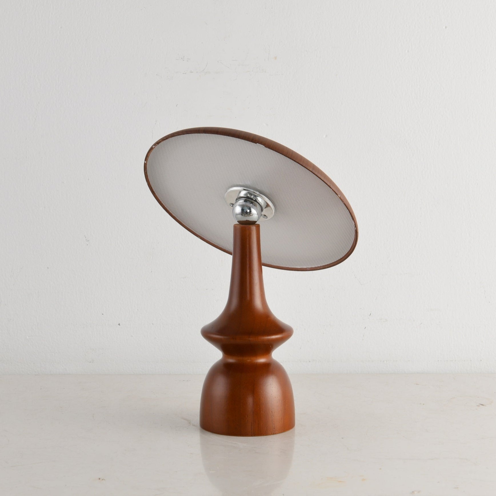 Orbis Vintage Wood Table Lamp - Blowlighting