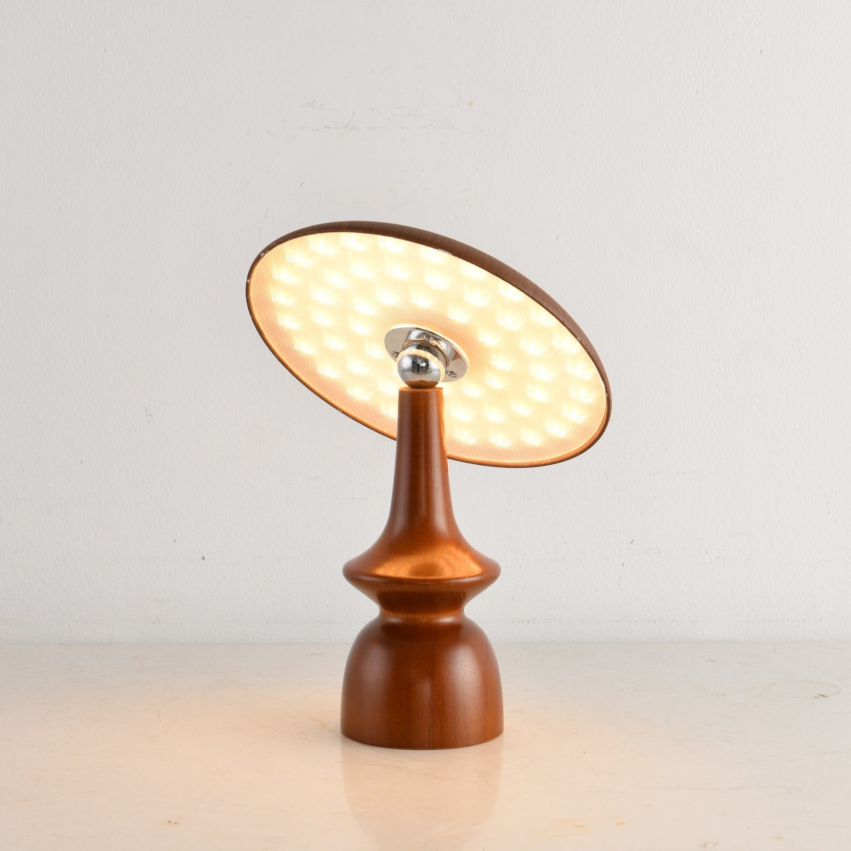 Orbis Vintage Wood Table Lamp - Blowlighting