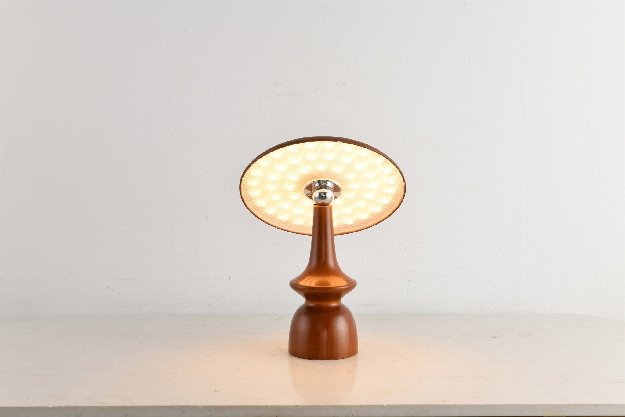Orbis Vintage Wood Table Lamp - Blowlighting