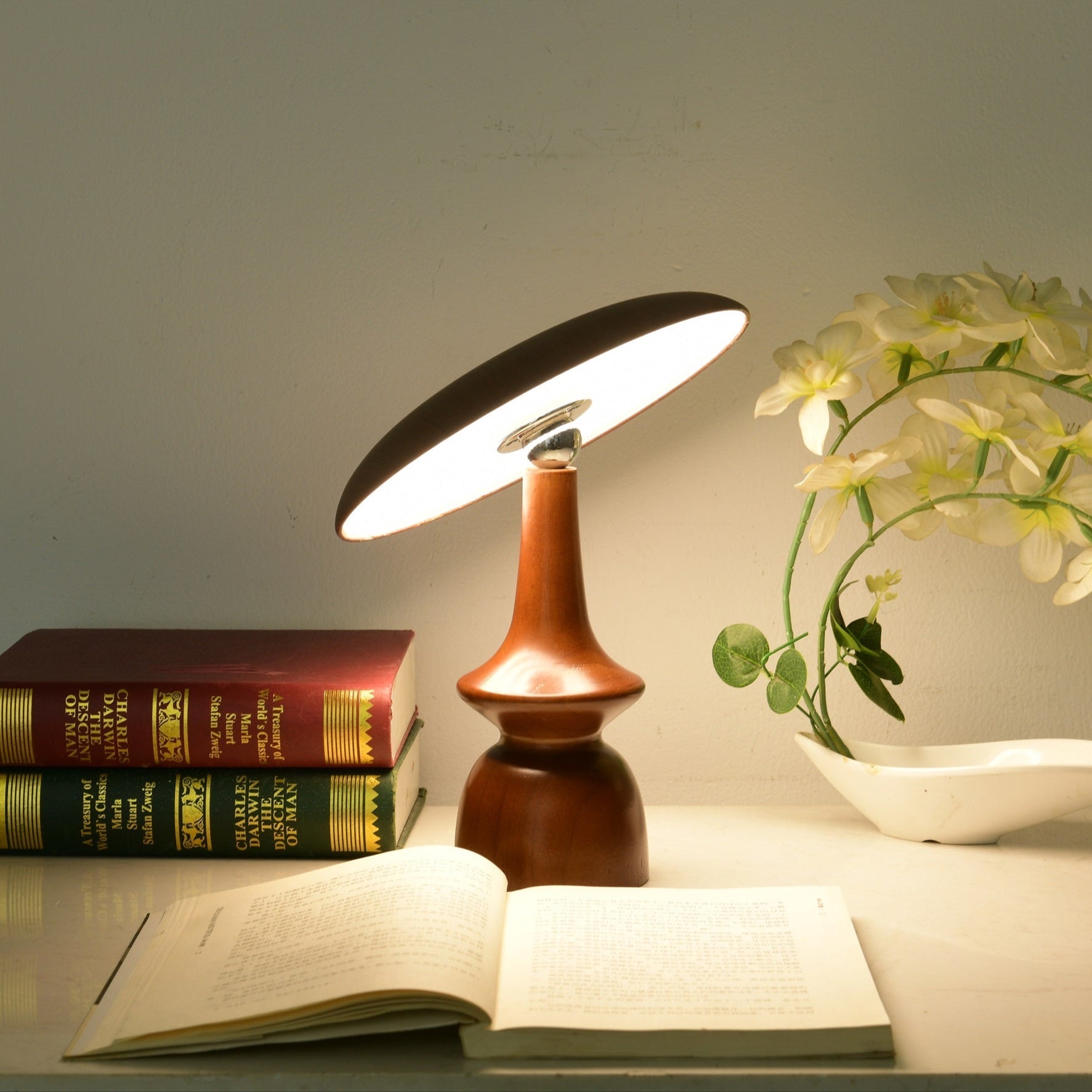 Orbis Vintage Wood Table Lamp - Blowlighting