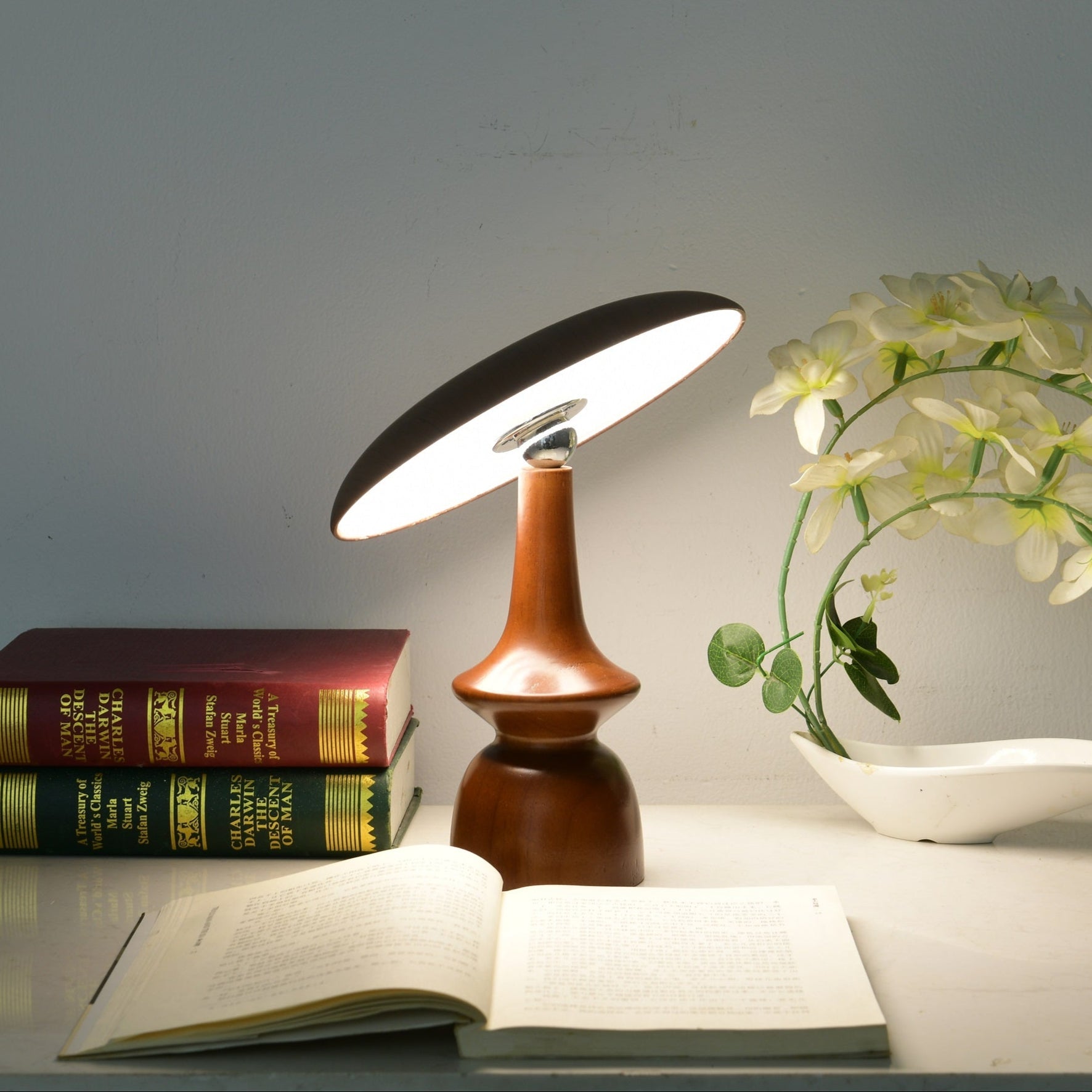 Orbis Vintage Wood Table Lamp - Blowlighting