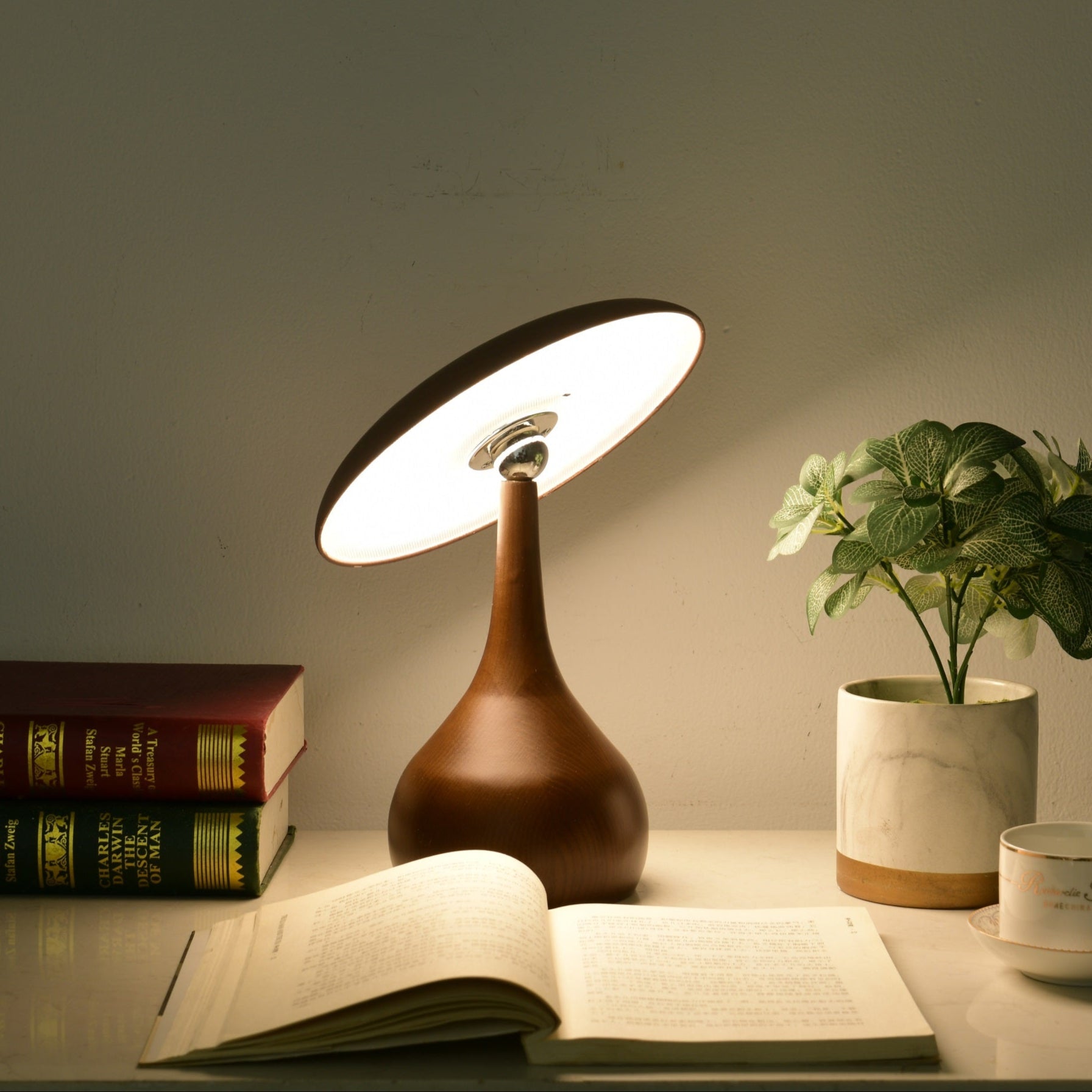 Orbis Vintage Wood Table Lamp - Blowlighting