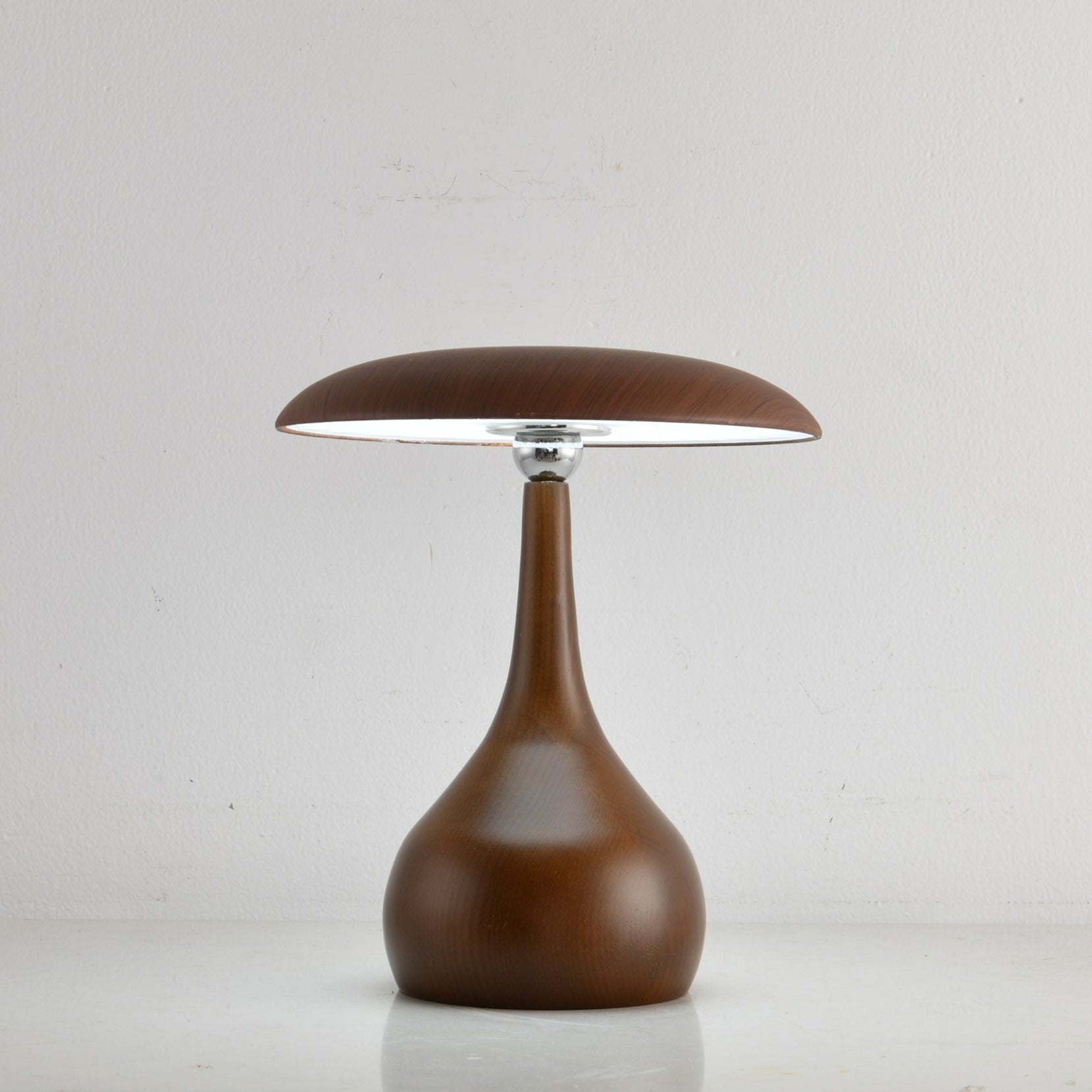 Orbis Vintage Wood Table Lamp - Blowlighting