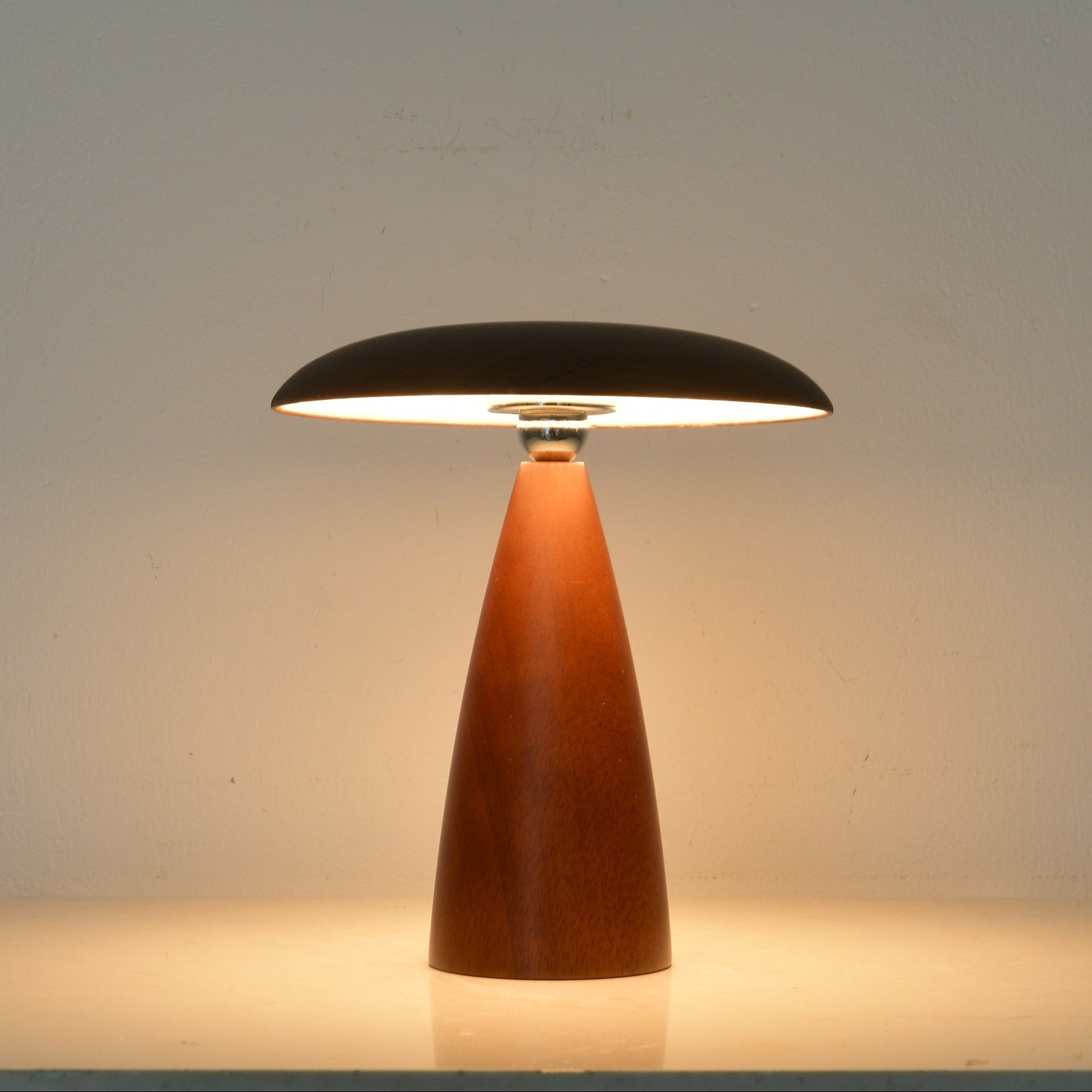 Orbis Vintage Wood Table Lamp - Blowlighting