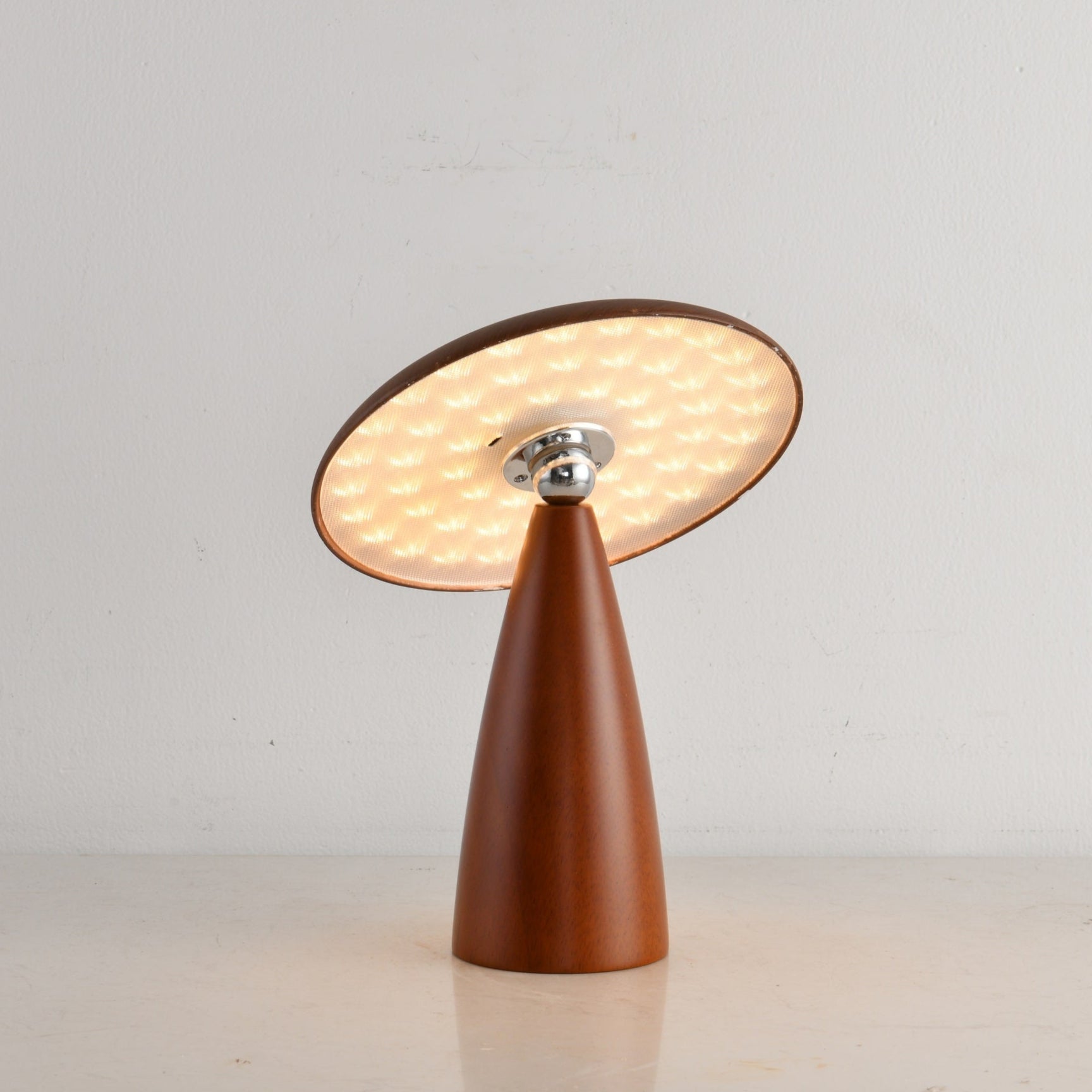 Orbis Vintage Wood Table Lamp - Blowlighting