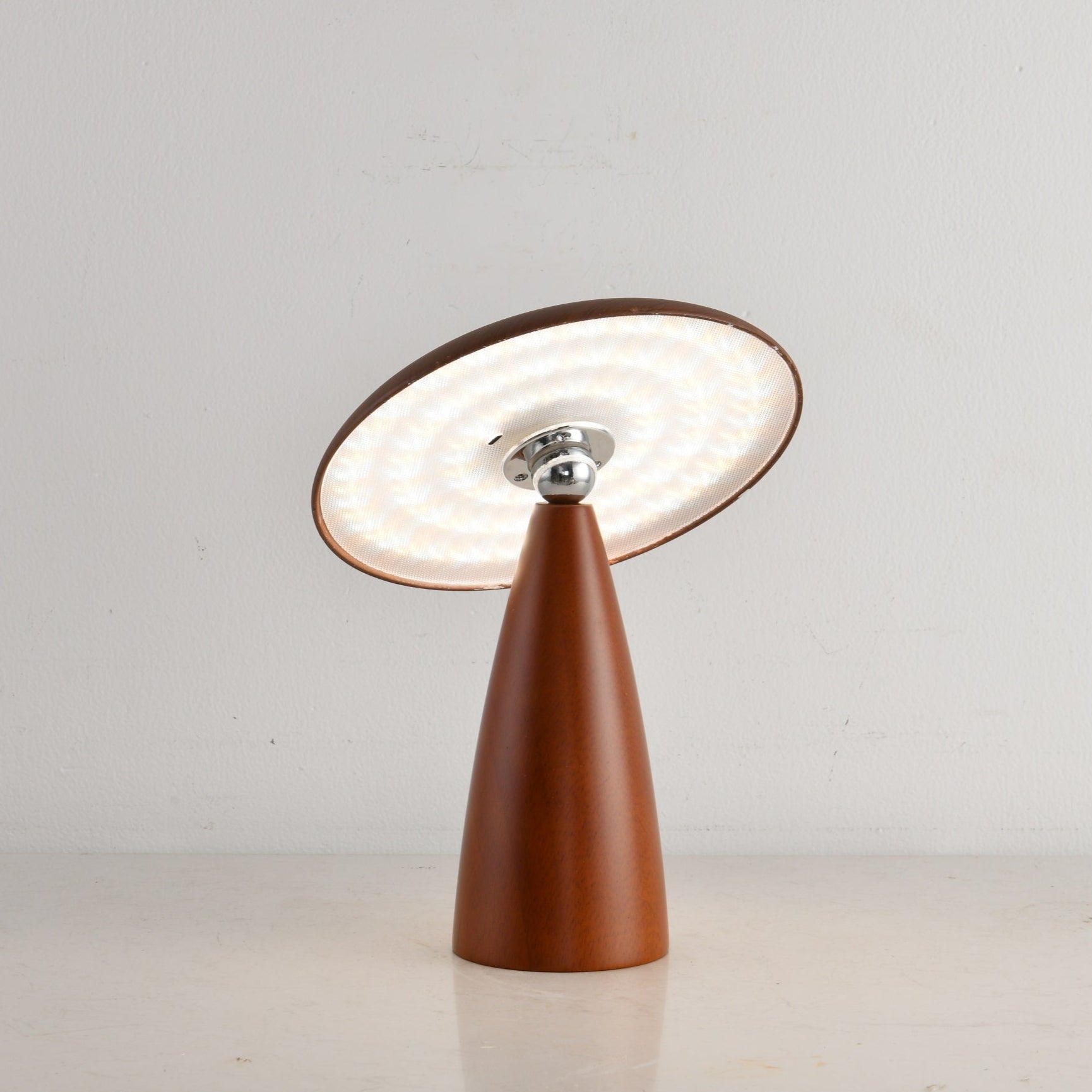 Orbis Vintage Wood Table Lamp - Blowlighting