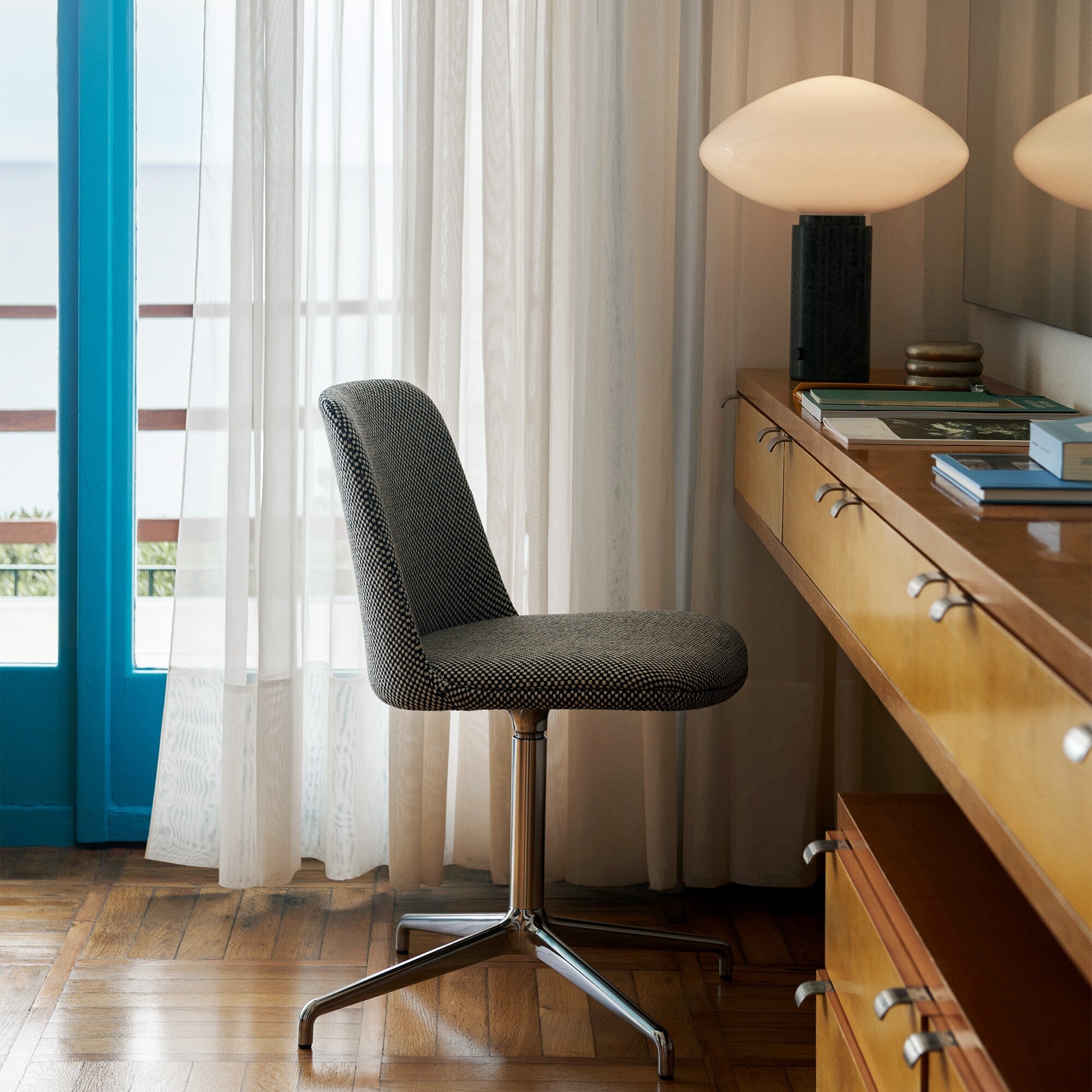 Mist Table Lamp - Blowlighting