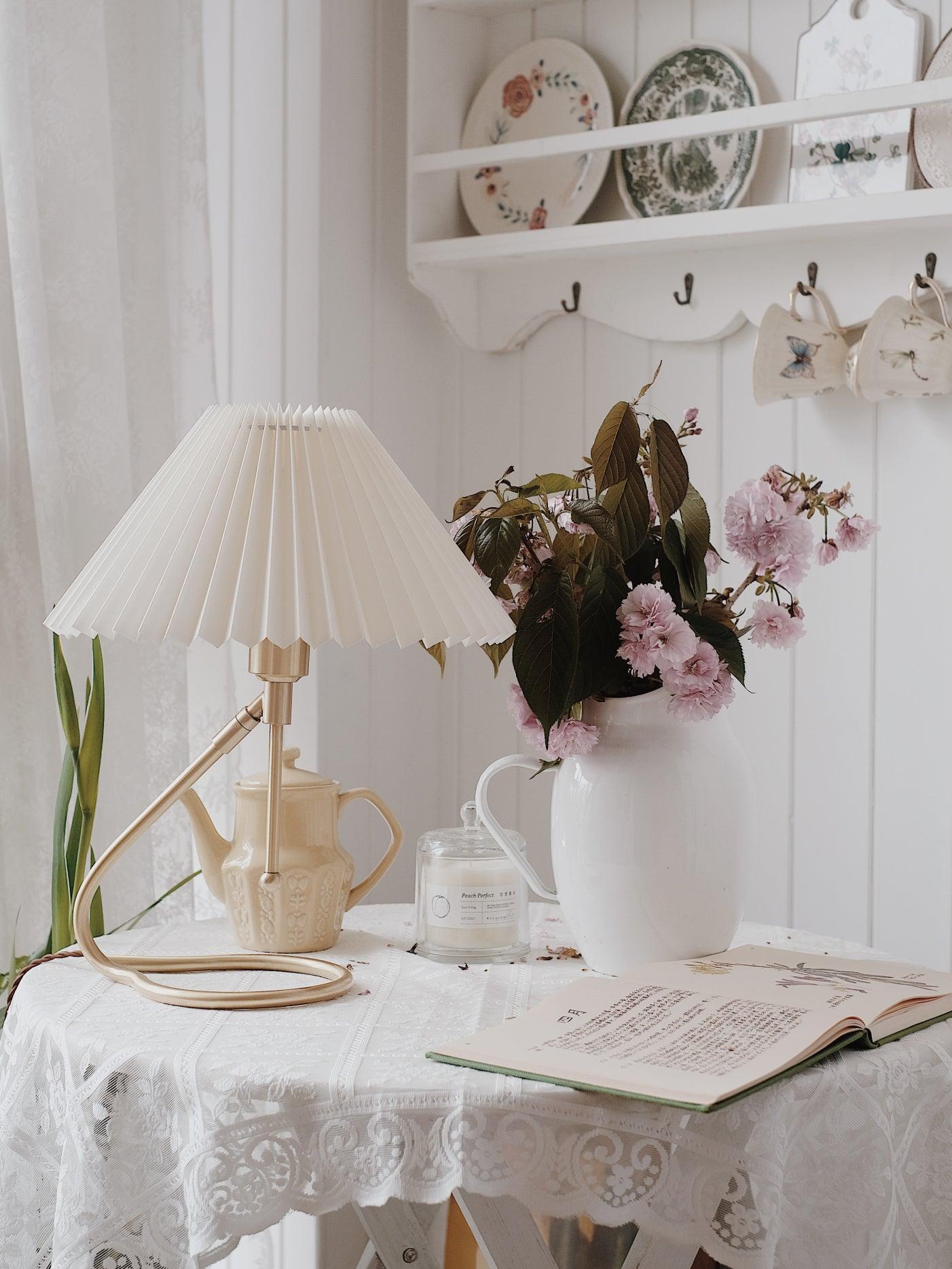 Levitate Pleated Table Lamp - Blowlighting