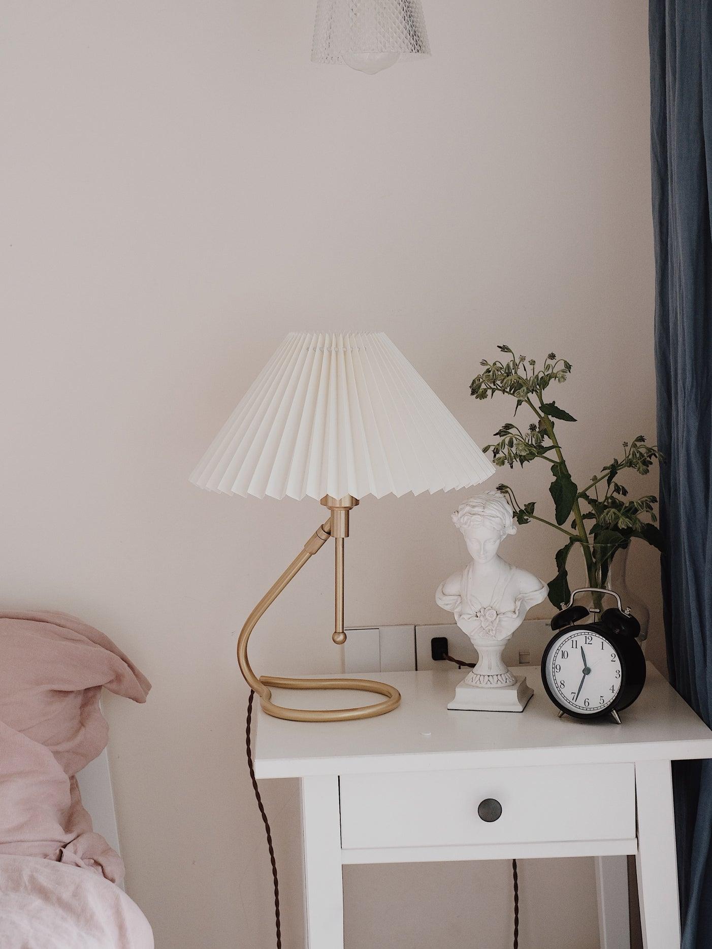 Levitate Pleated Table Lamp - Blowlighting