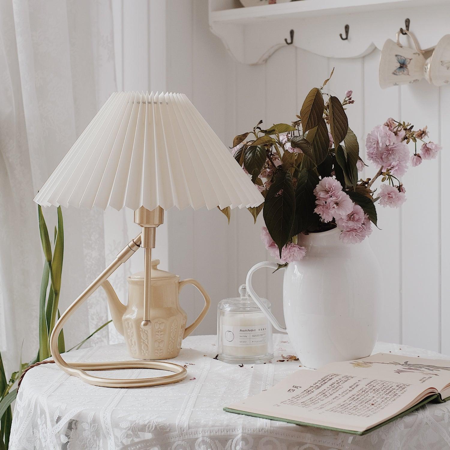 Levitate Pleated Table Lamp - Blowlighting