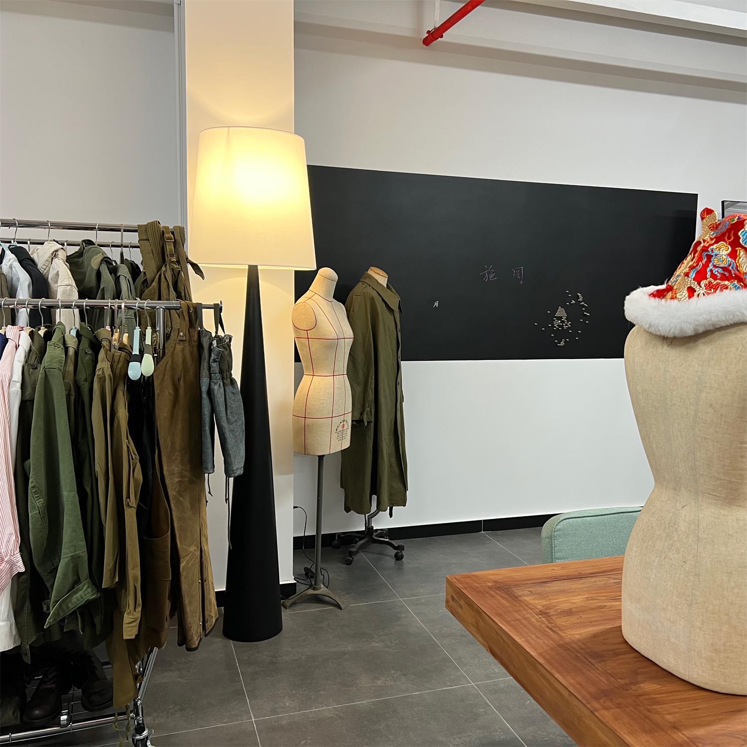 Montenegro Floor Lamp - Blowlighting
