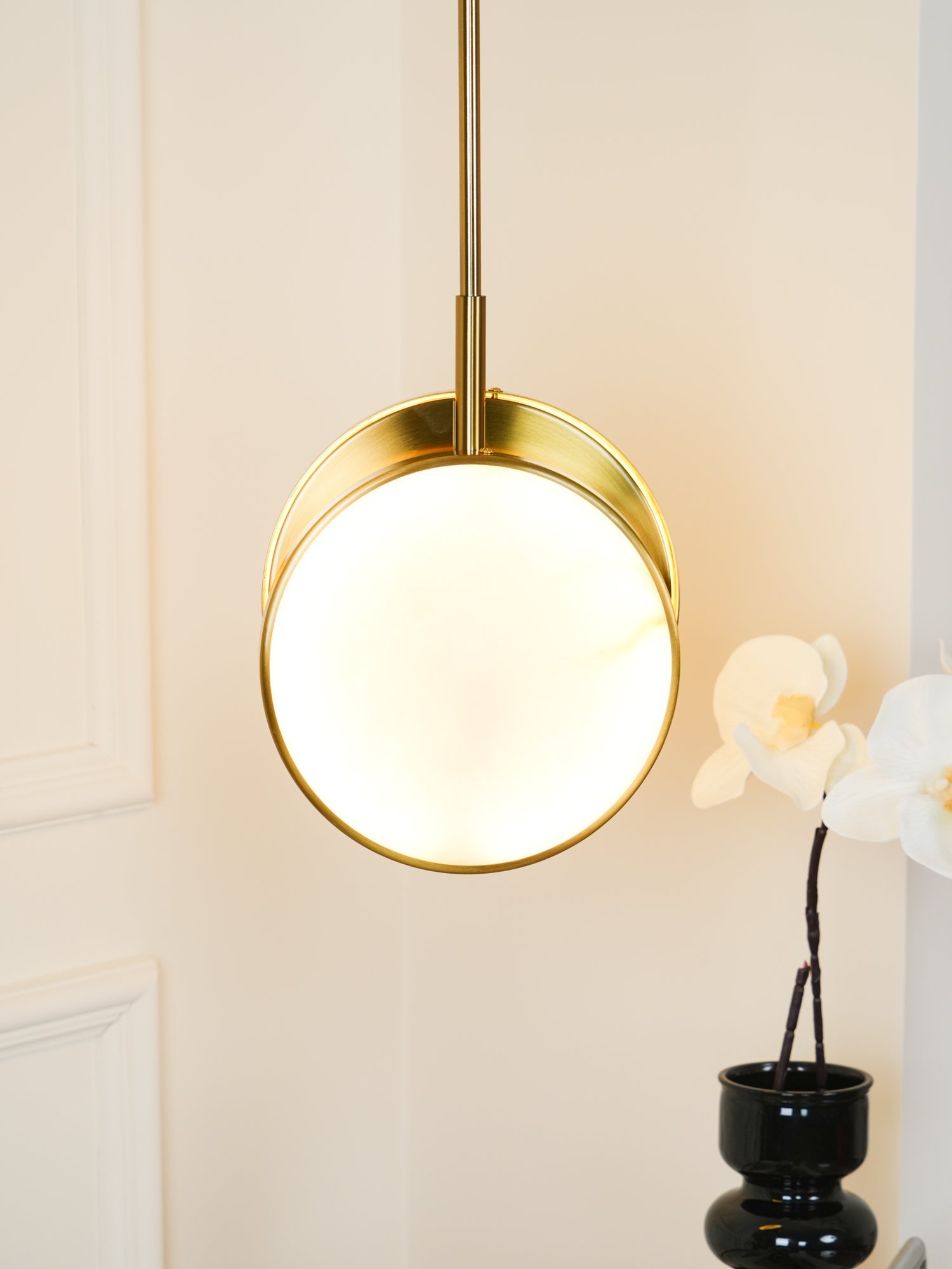 Synoryra Dual Disc Alabaster Pendant Light - Blowlighting