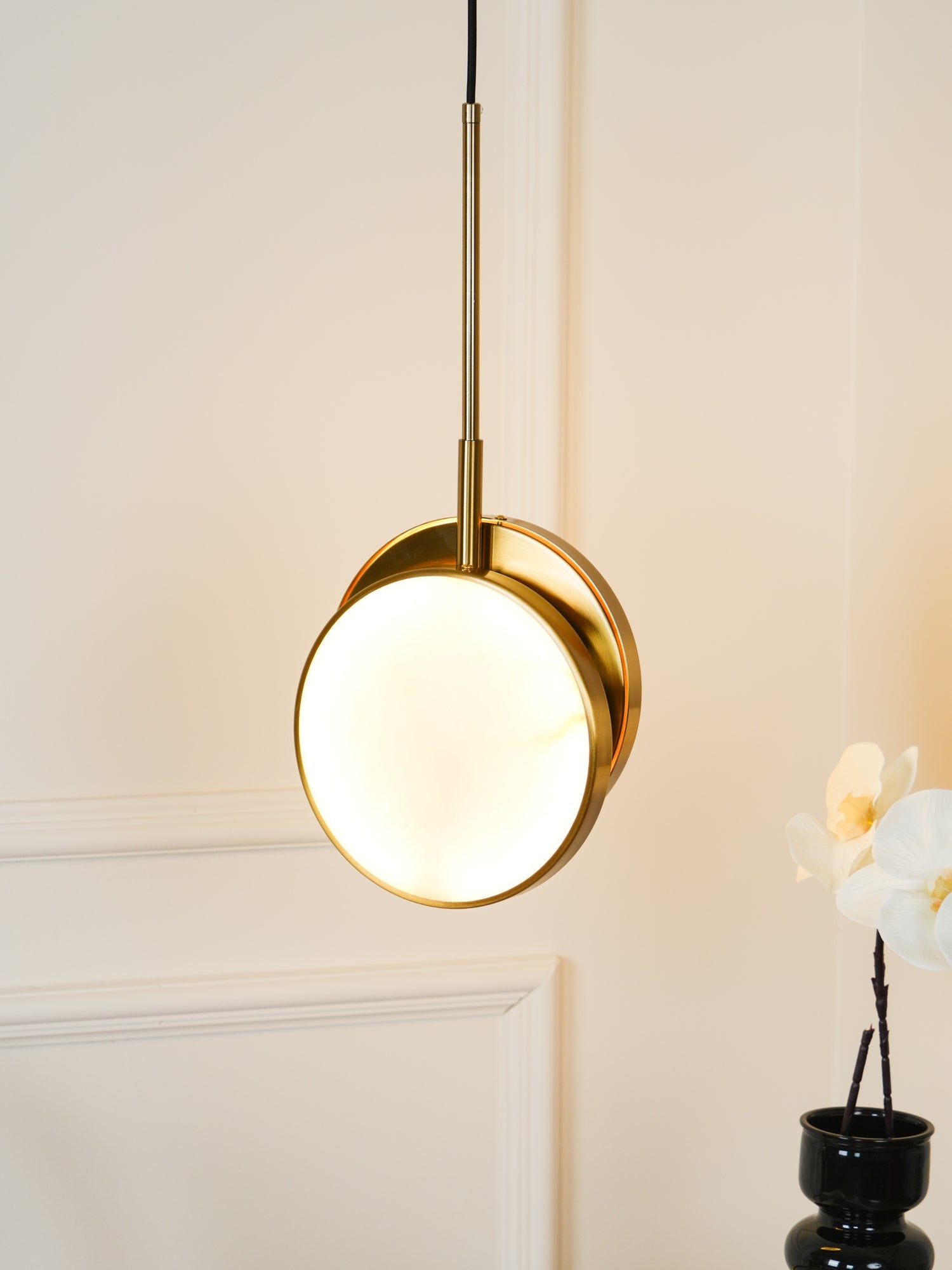 Synoryra Dual Disc Alabaster Pendant Light - Blowlighting